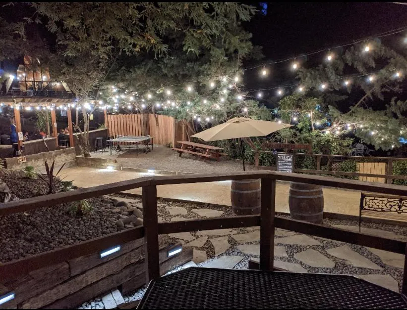 Evening entertainment in Redwoods River Resort & Campground