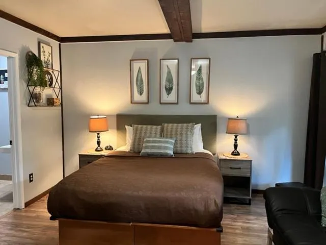 Bed in Redwoods River Resort & Campground