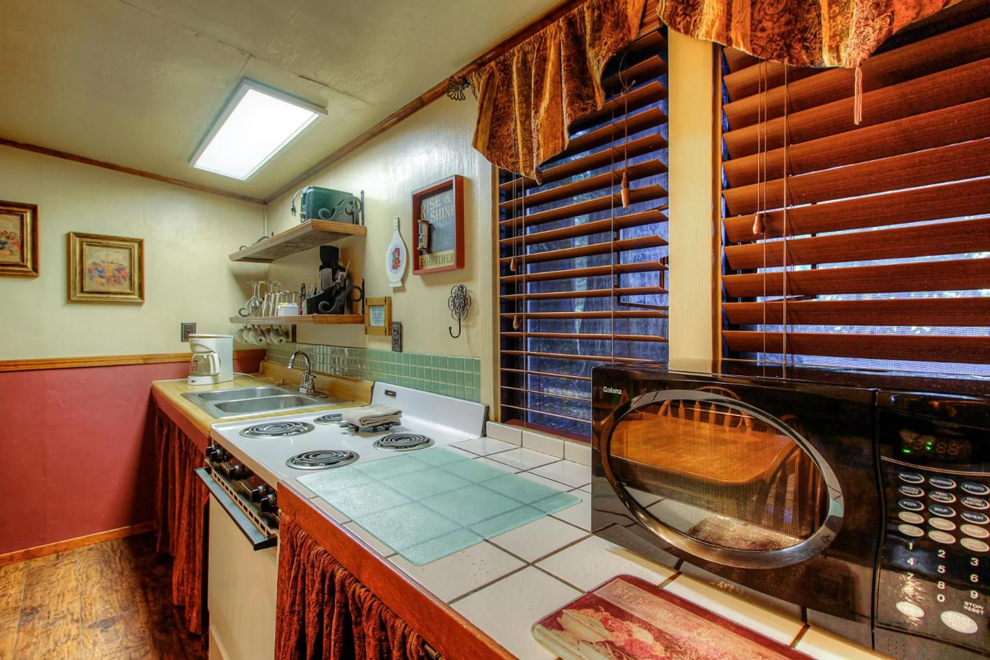 Kitchen or kitchenette in Redwoods River Resort & Campground