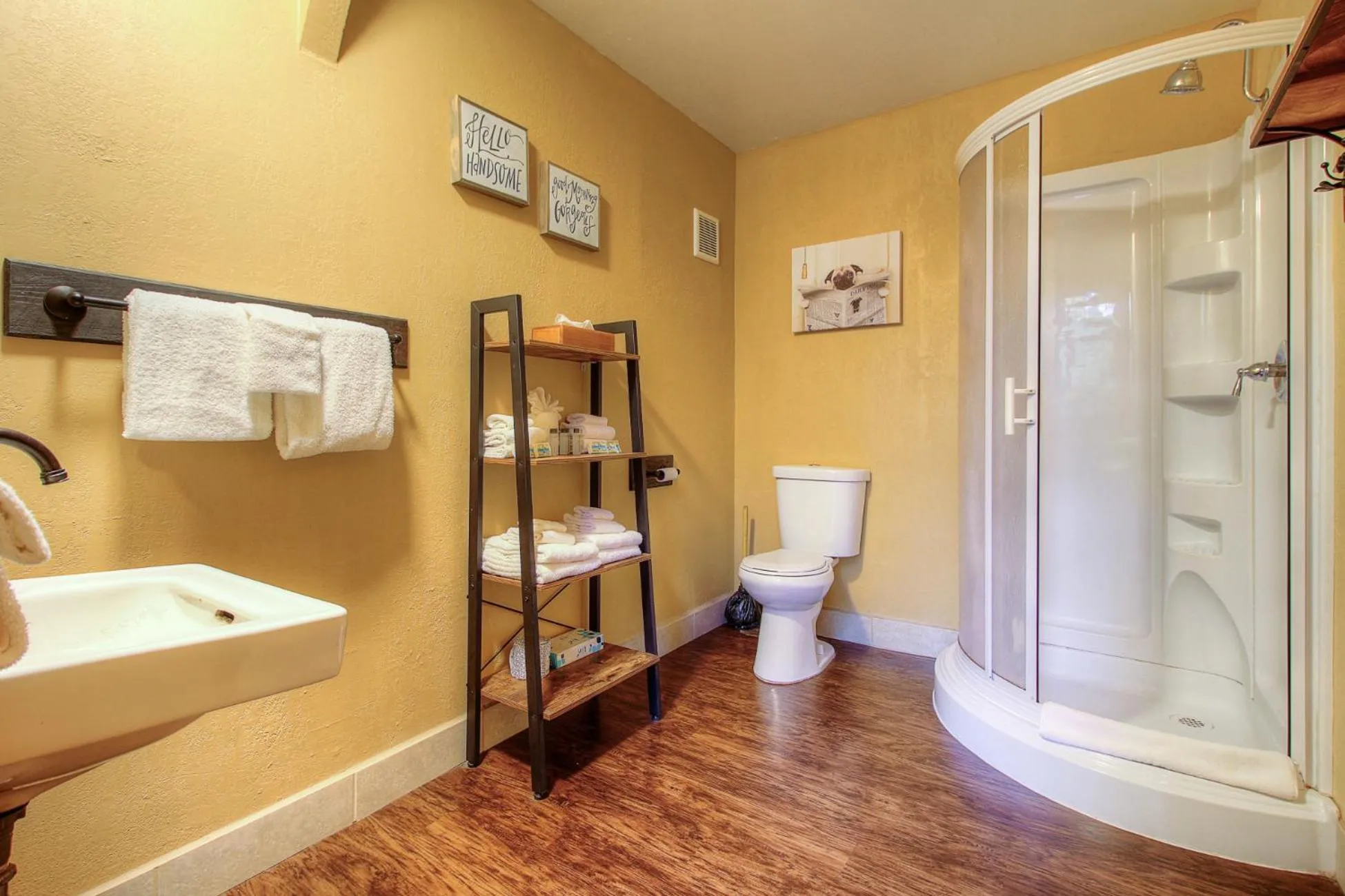 Bathroom in Redwoods River Resort & Campground