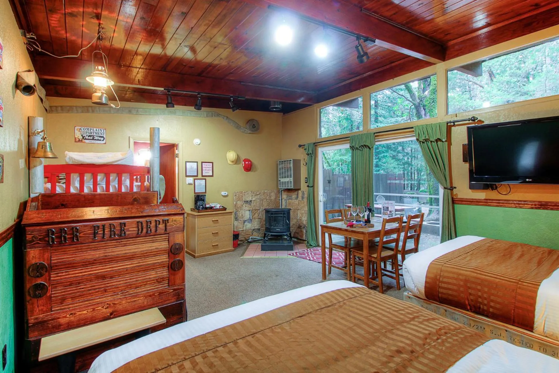 Bed in Redwoods River Resort & Campground