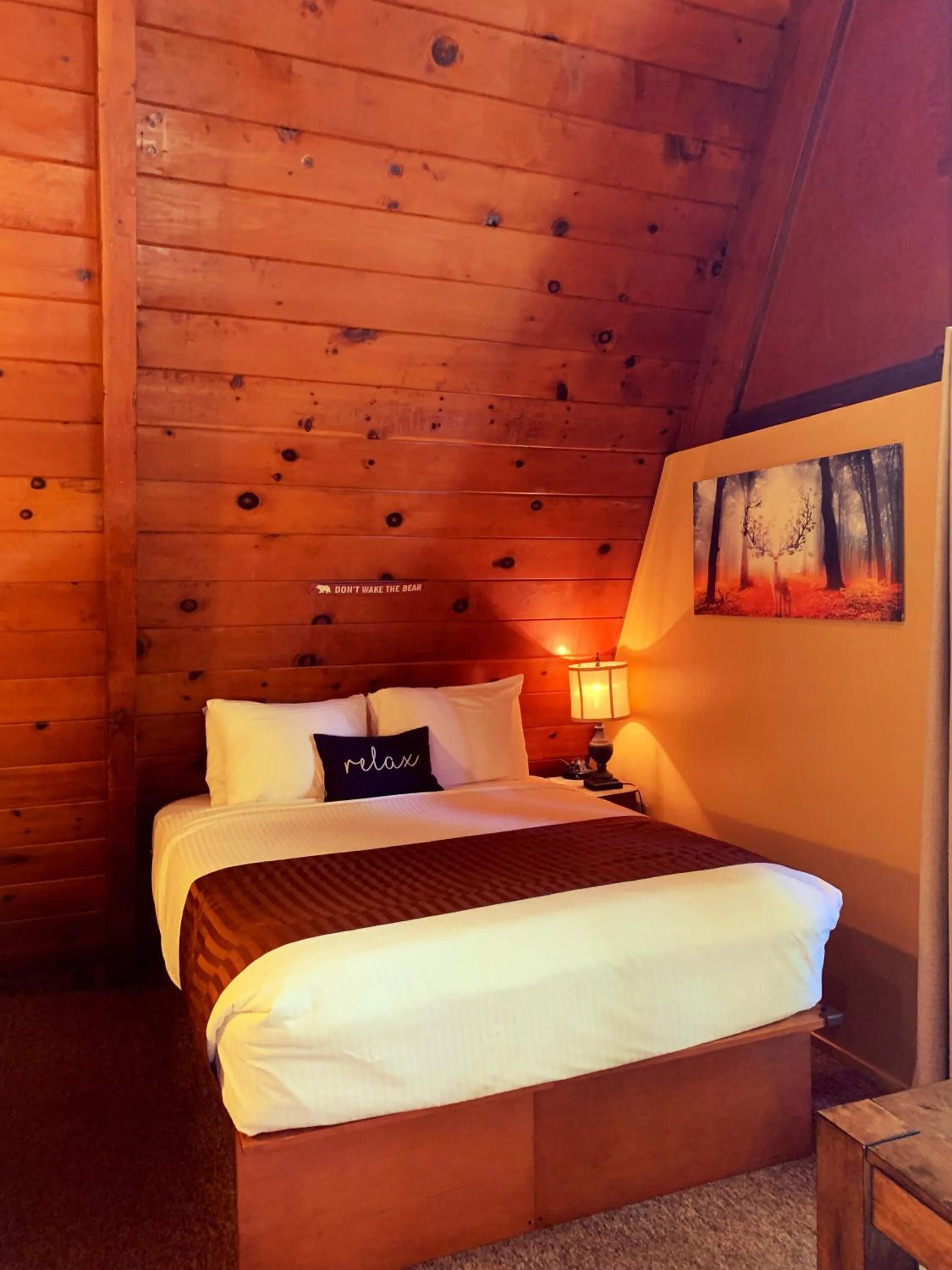 Bed in Redwoods River Resort & Campground