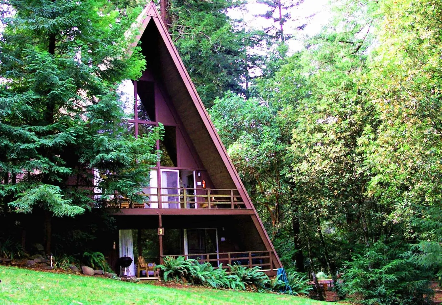 Property building in Redwoods River Resort & Campground