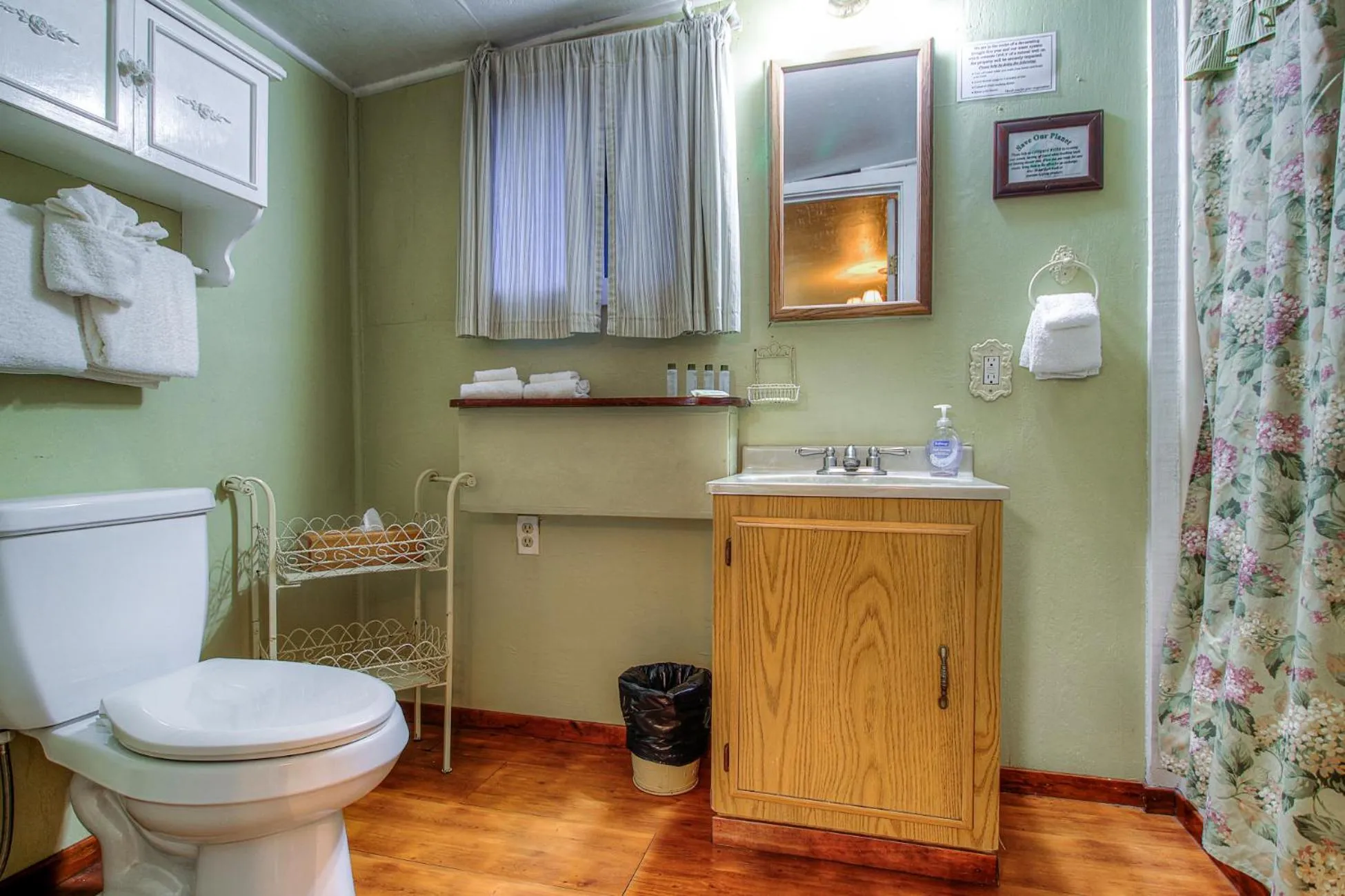 Bathroom in Redwoods River Resort & Campground