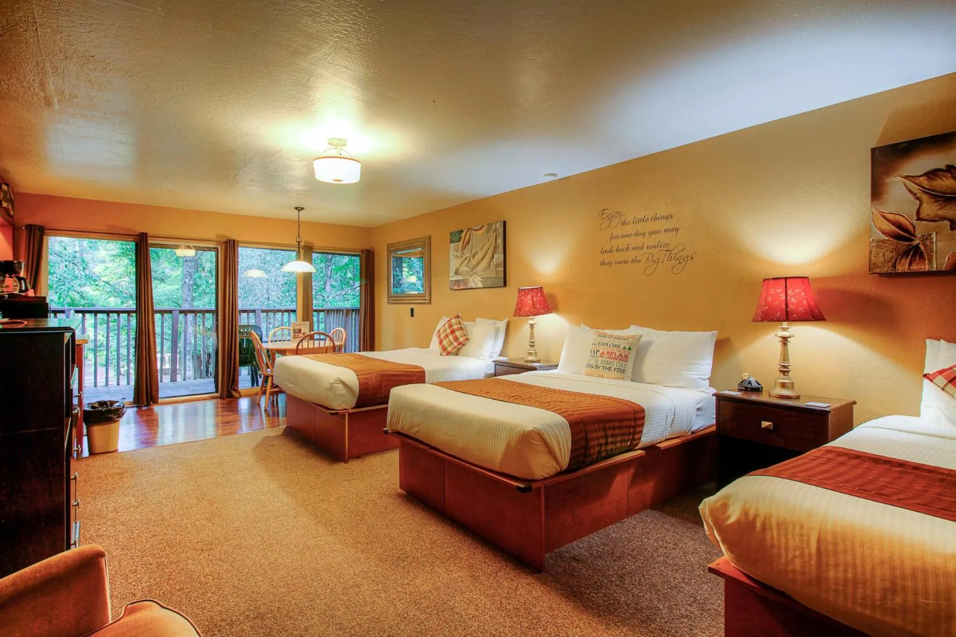 Bed in Redwoods River Resort & Campground