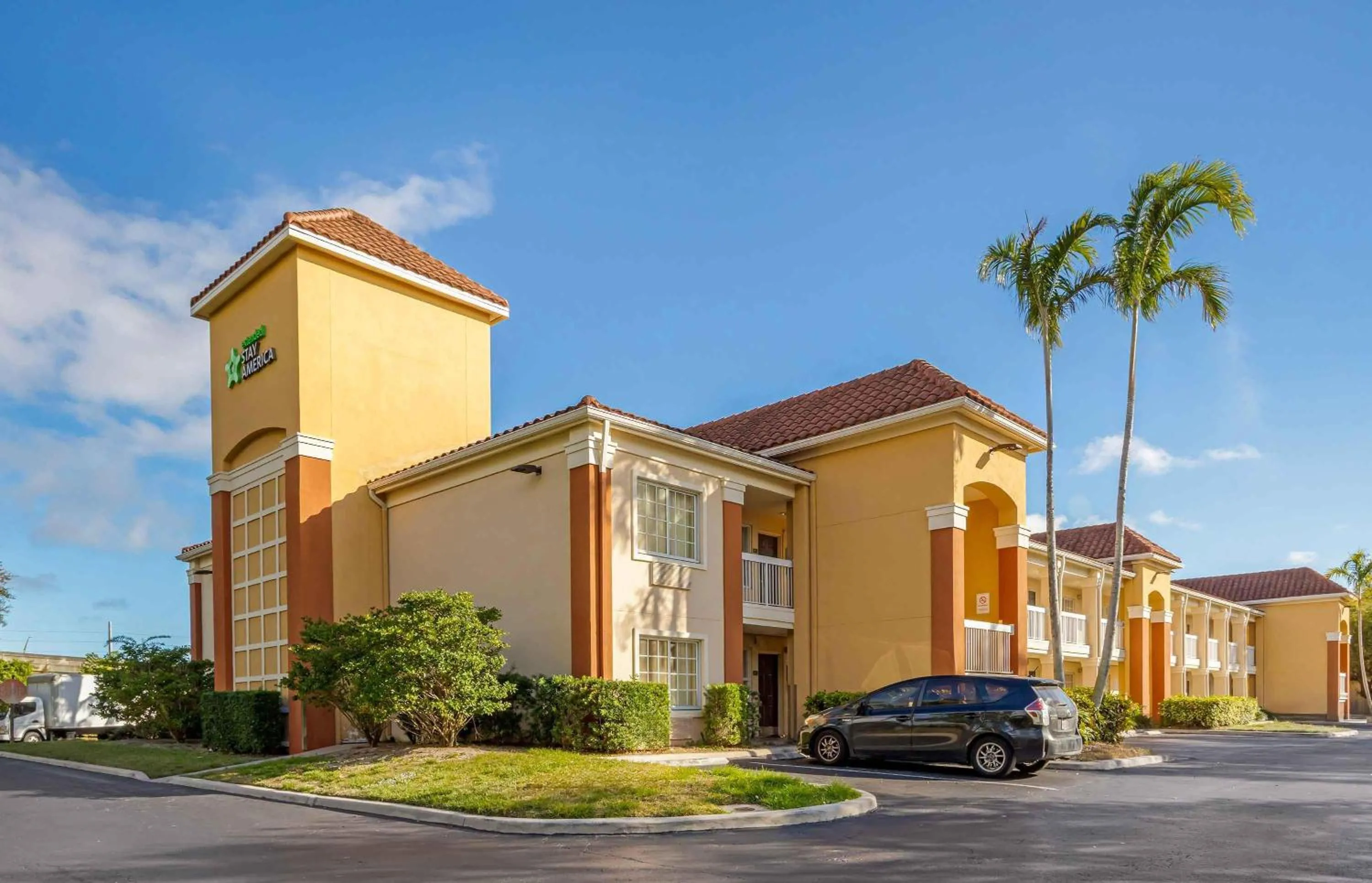 Property building in Extended Stay America Suites - Boca Raton - Commerce