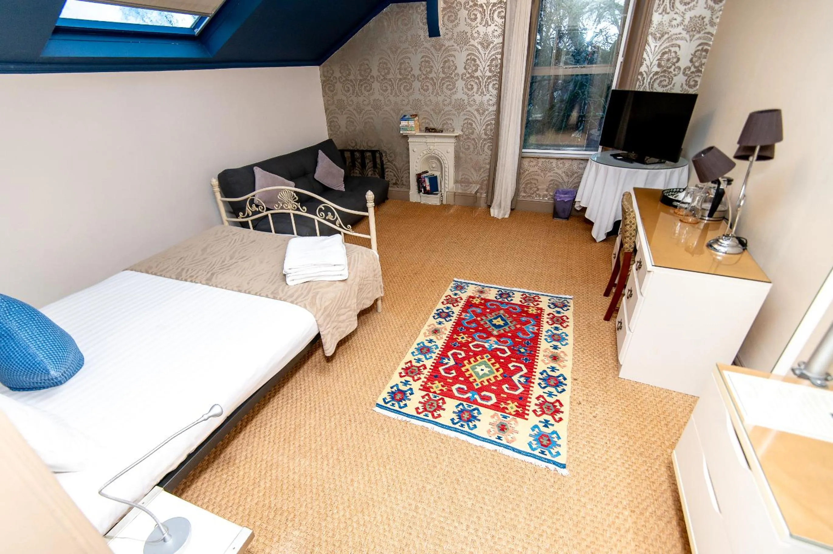 Bedroom in OYO Cornerstone Manor Hotel