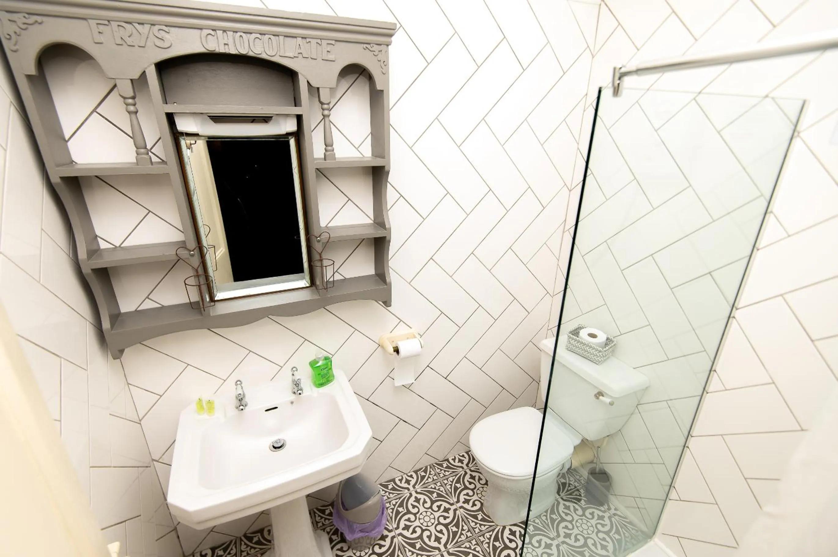 Bathroom in OYO Cornerstone Manor Hotel