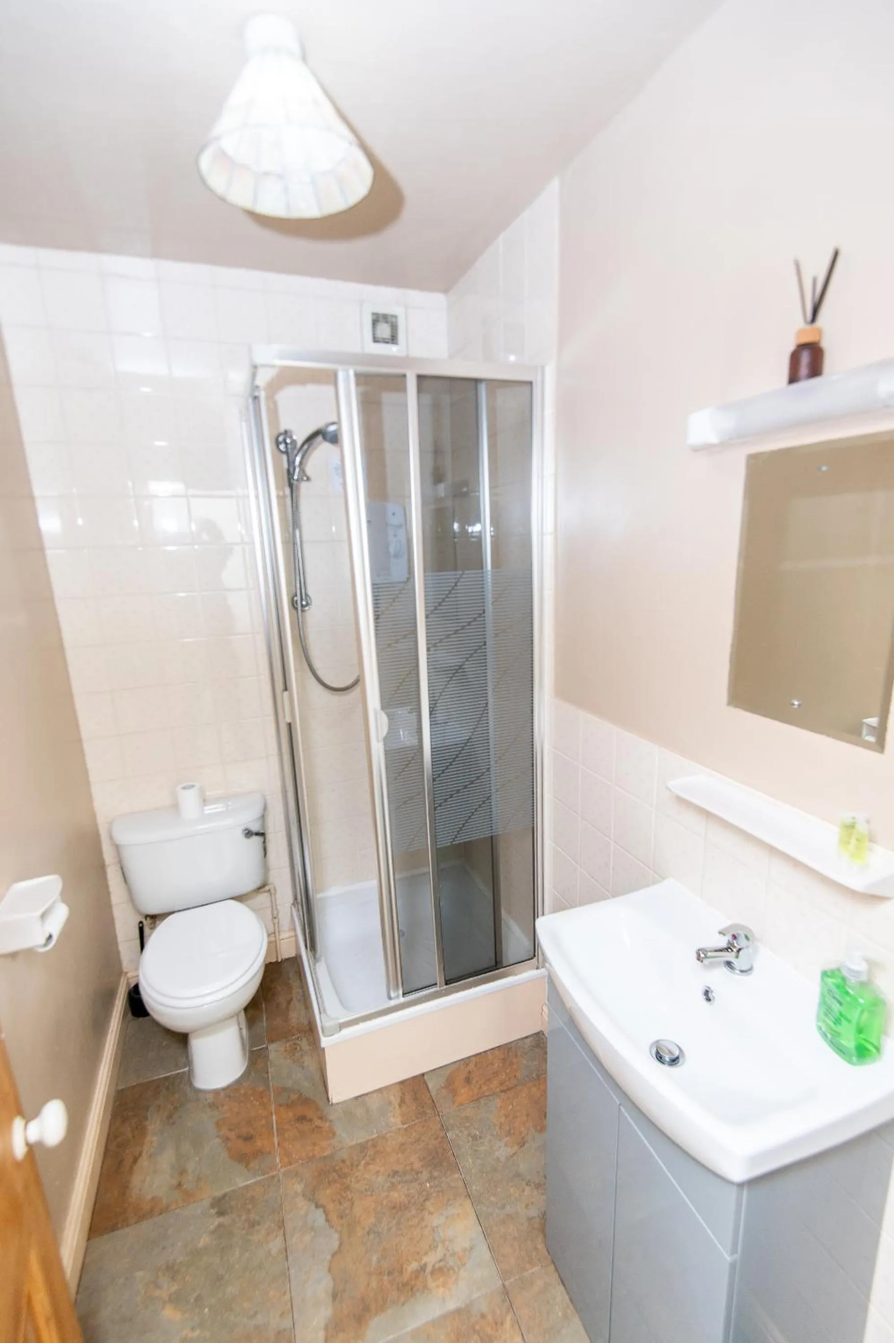 Bathroom in OYO Cornerstone Manor Hotel