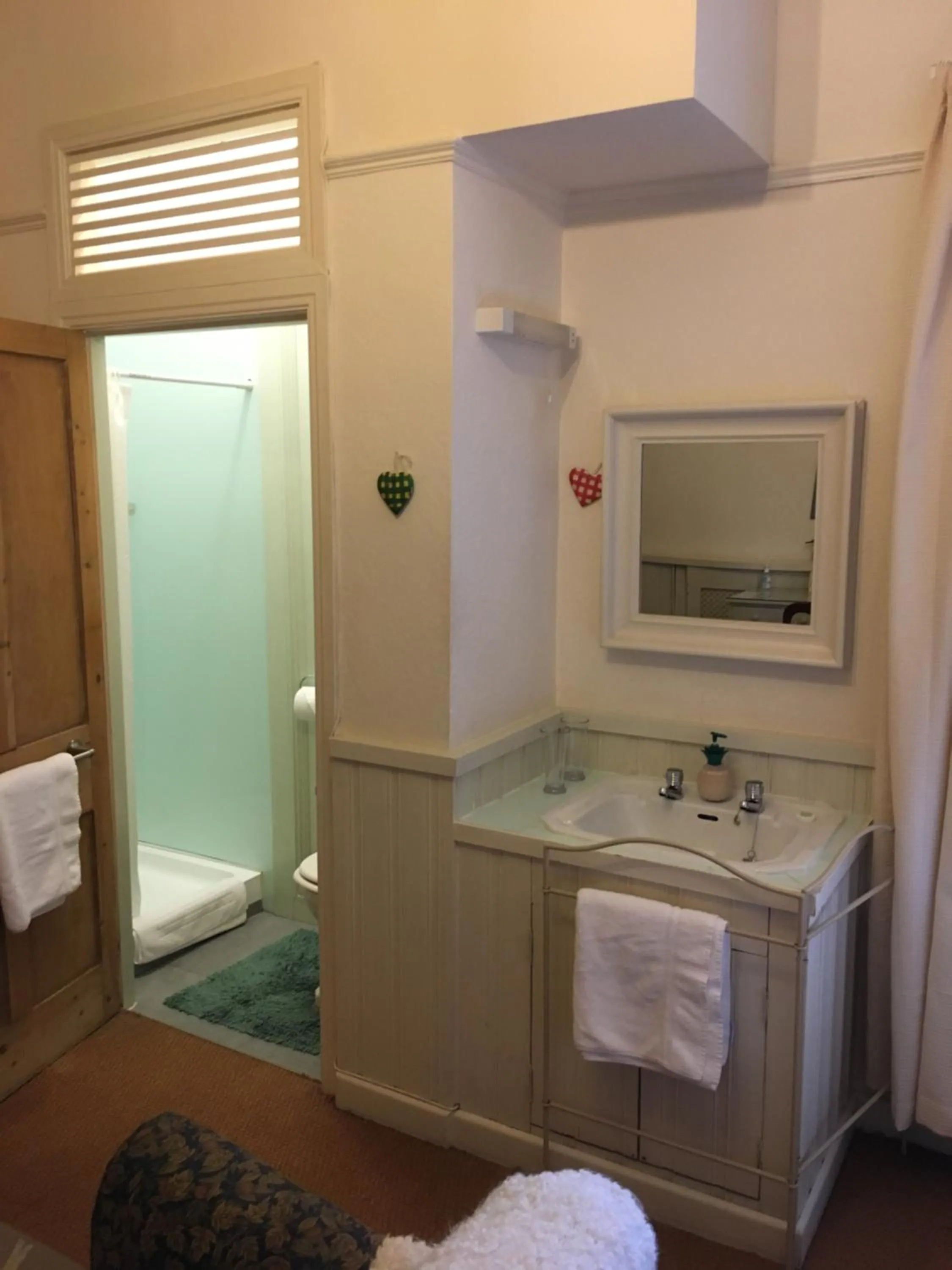 Shower in OYO Cornerstone Manor Hotel