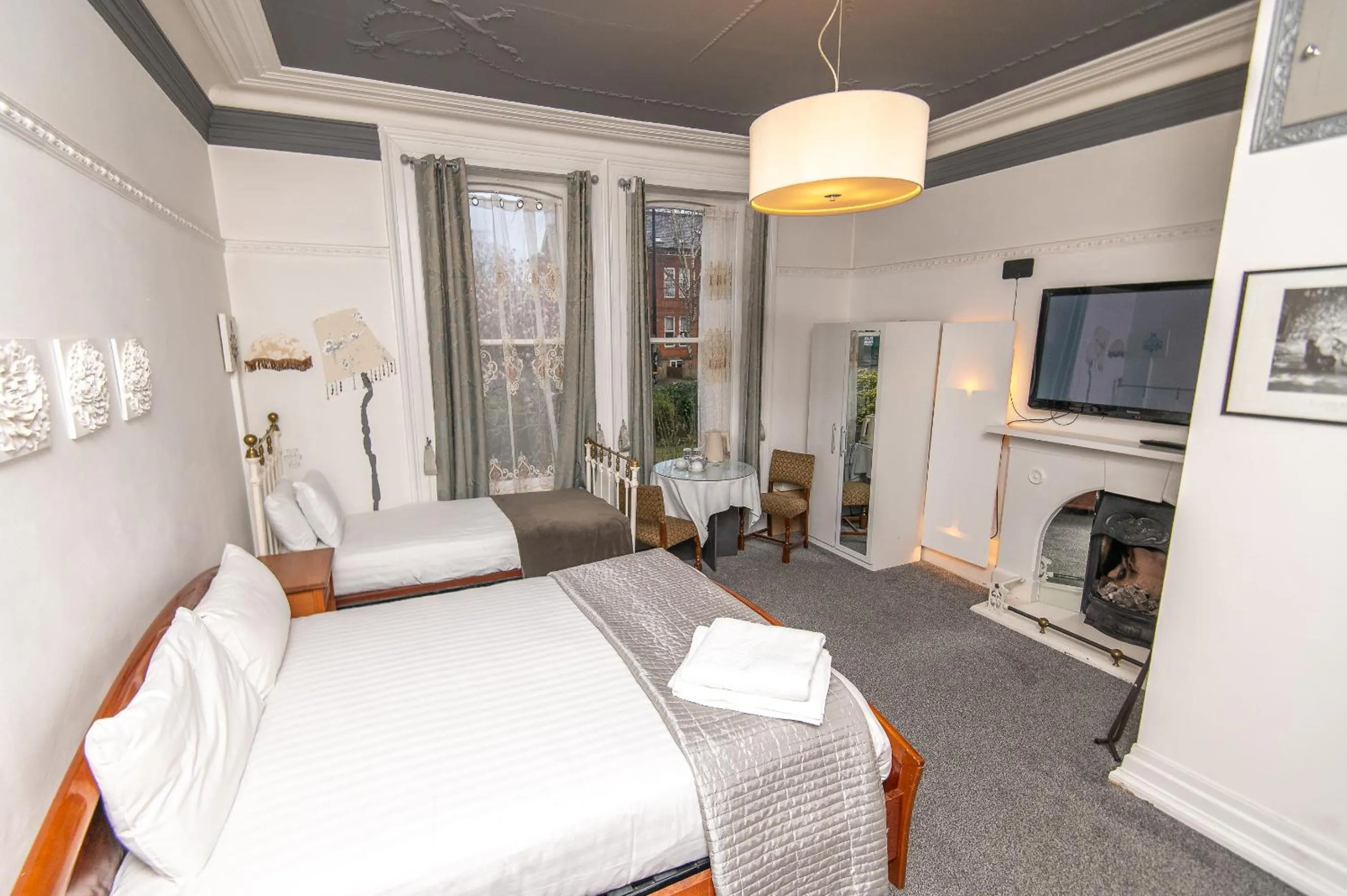 Bedroom in OYO Cornerstone Manor Hotel