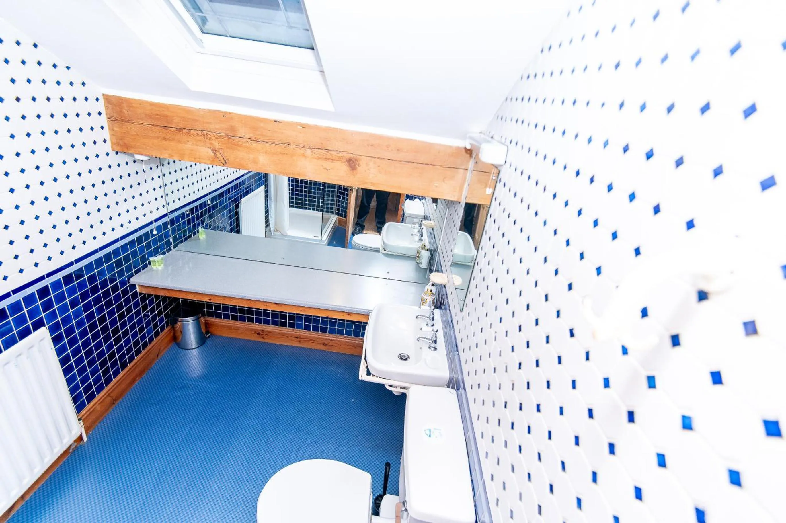 Bathroom in OYO Cornerstone Manor Hotel