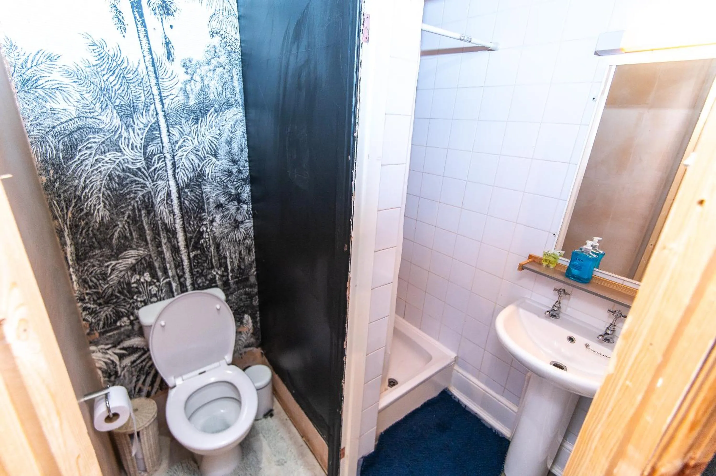 Bathroom in OYO Cornerstone Manor Hotel