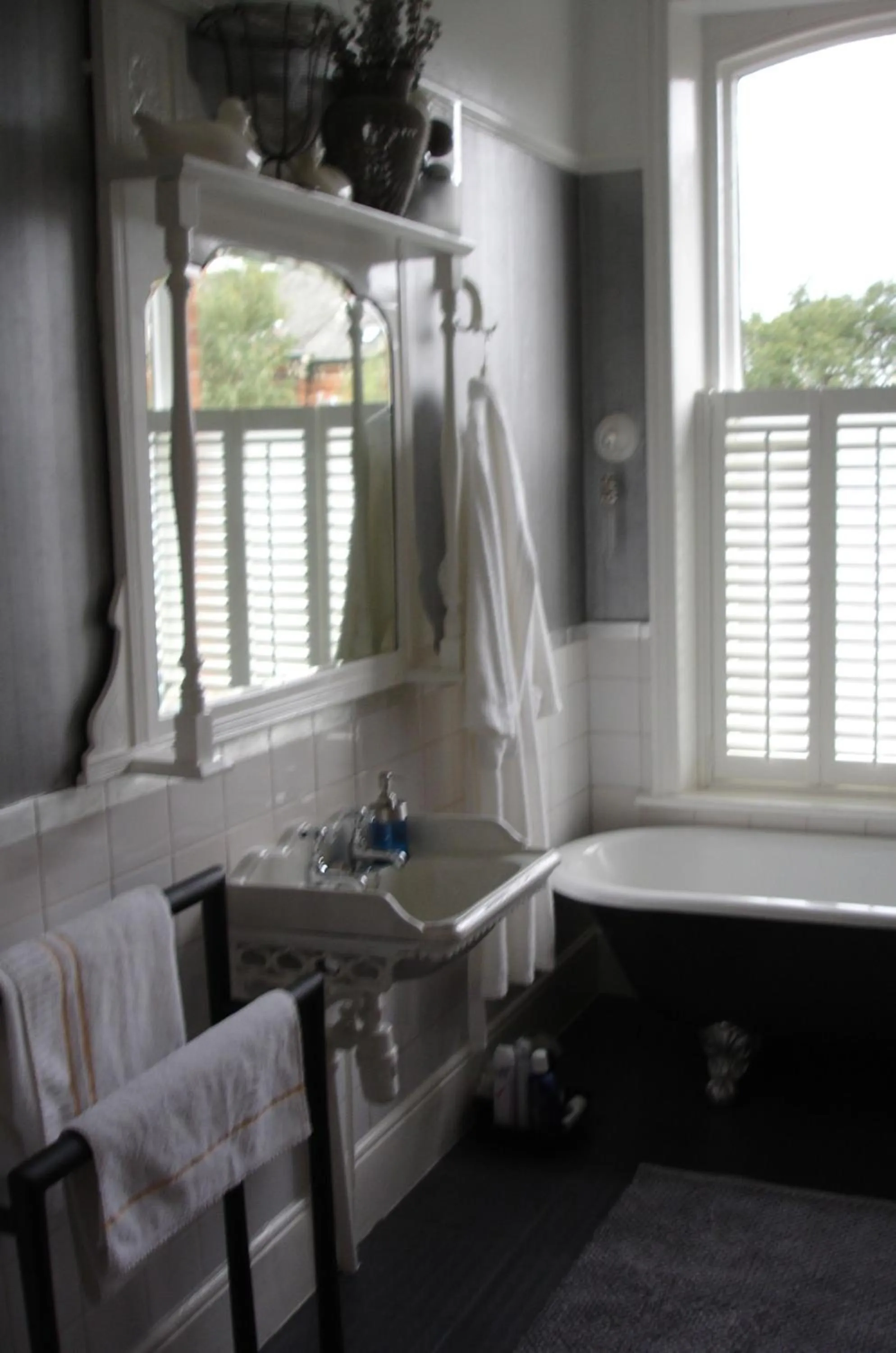 Bathroom, Bed in OYO Cornerstone Manor Hotel