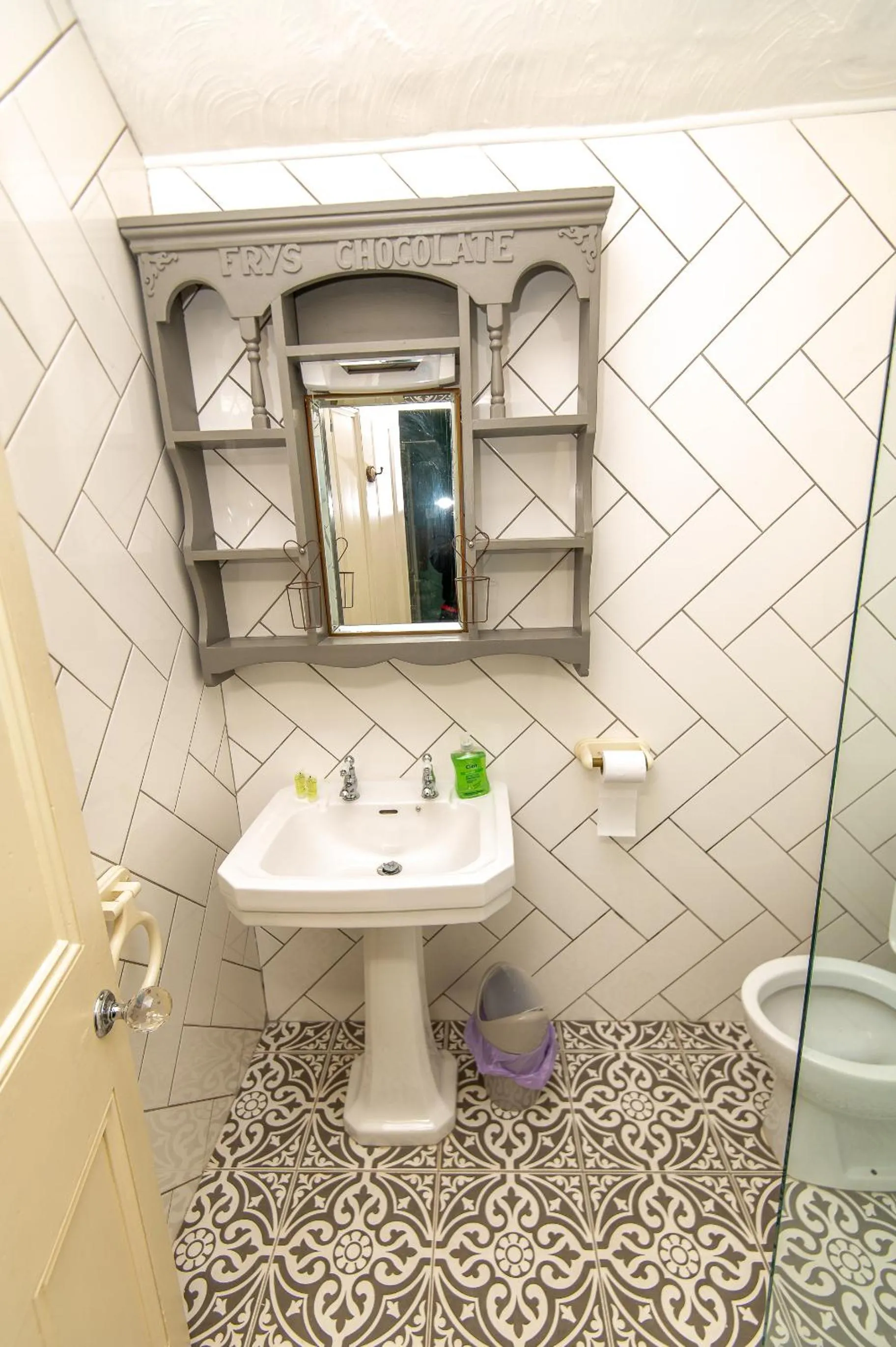 Bathroom in OYO Cornerstone Manor Hotel