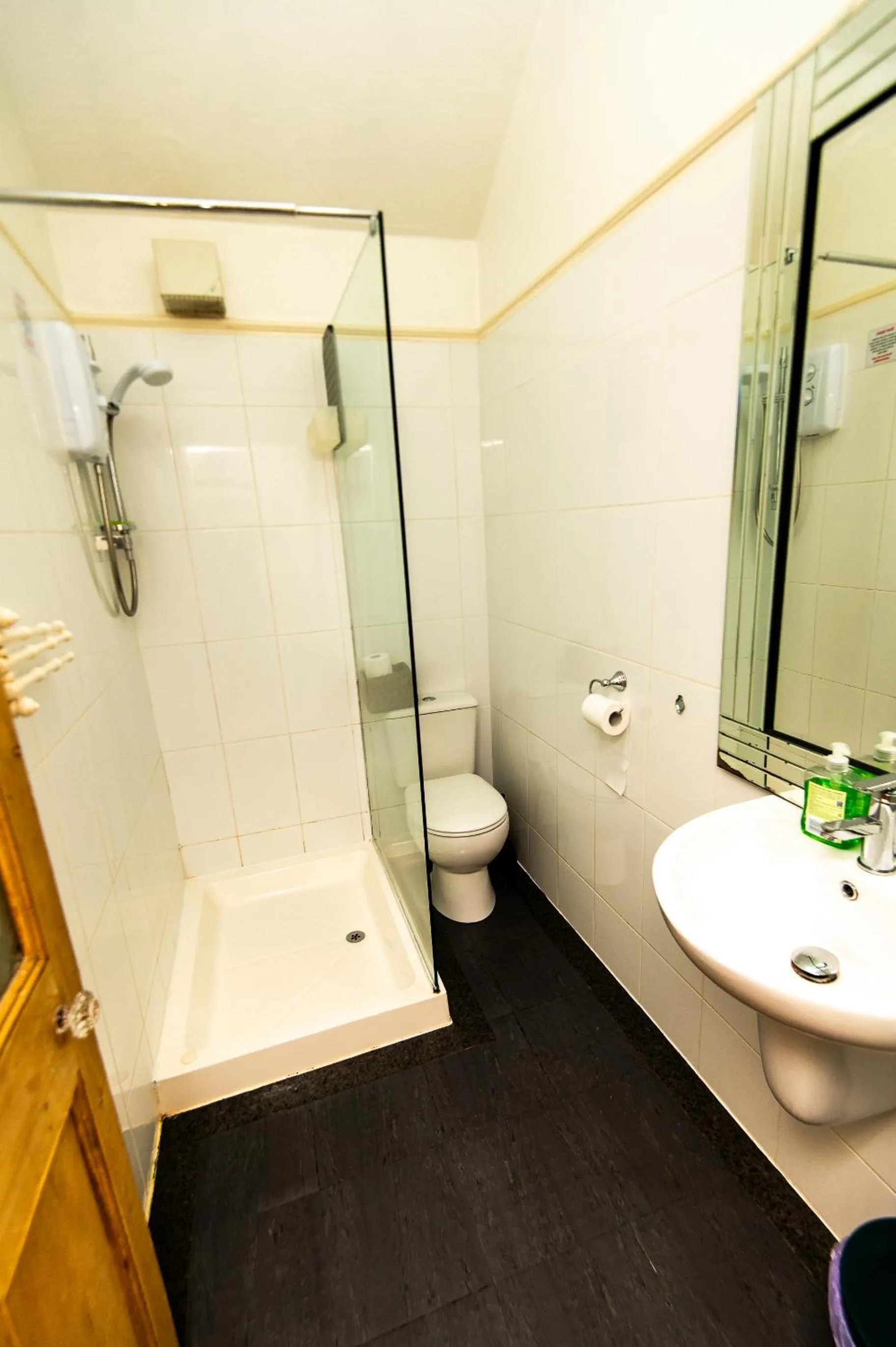 Bathroom in OYO Cornerstone Manor Hotel