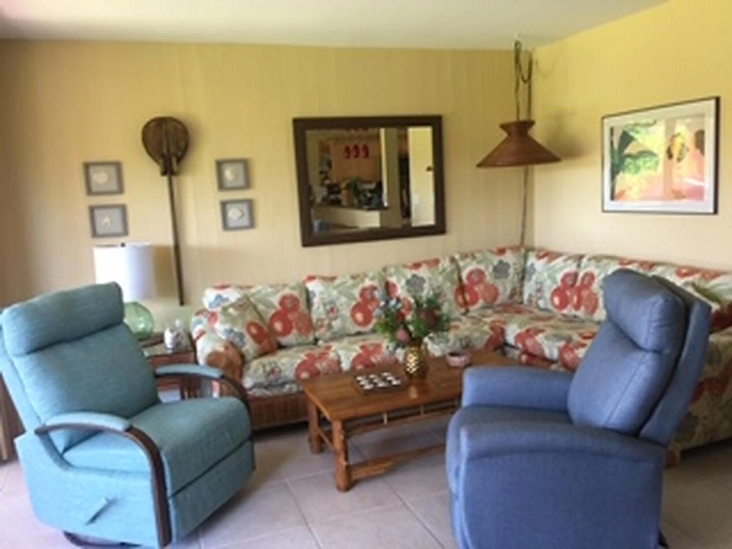 Living room in 9B EKAHI VILLAGE-STUDIO BATH, GARDEN VIEW - 1 MINUTE STROLL to BEACH!