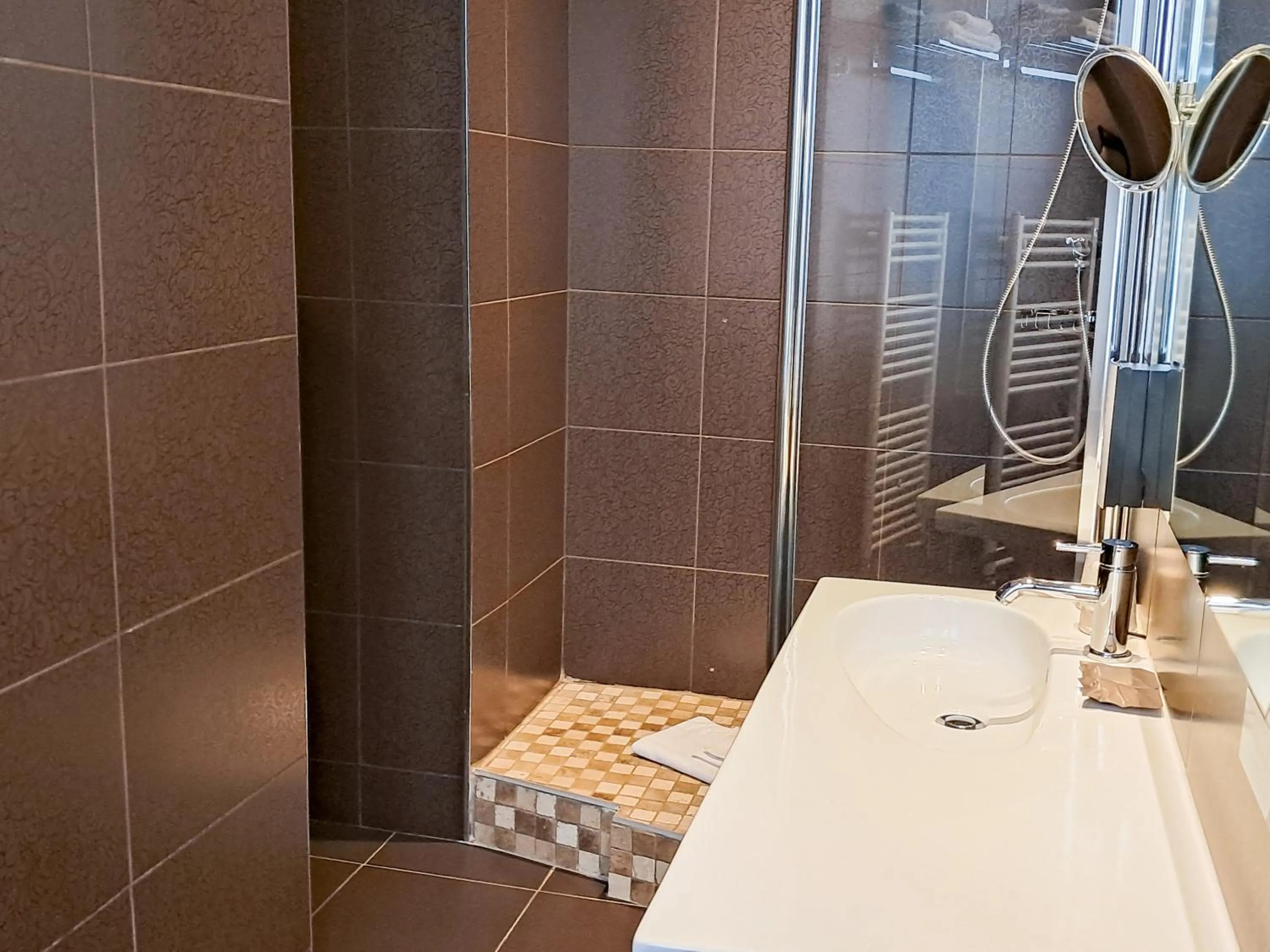 Bathroom in Hôtel de Paris
