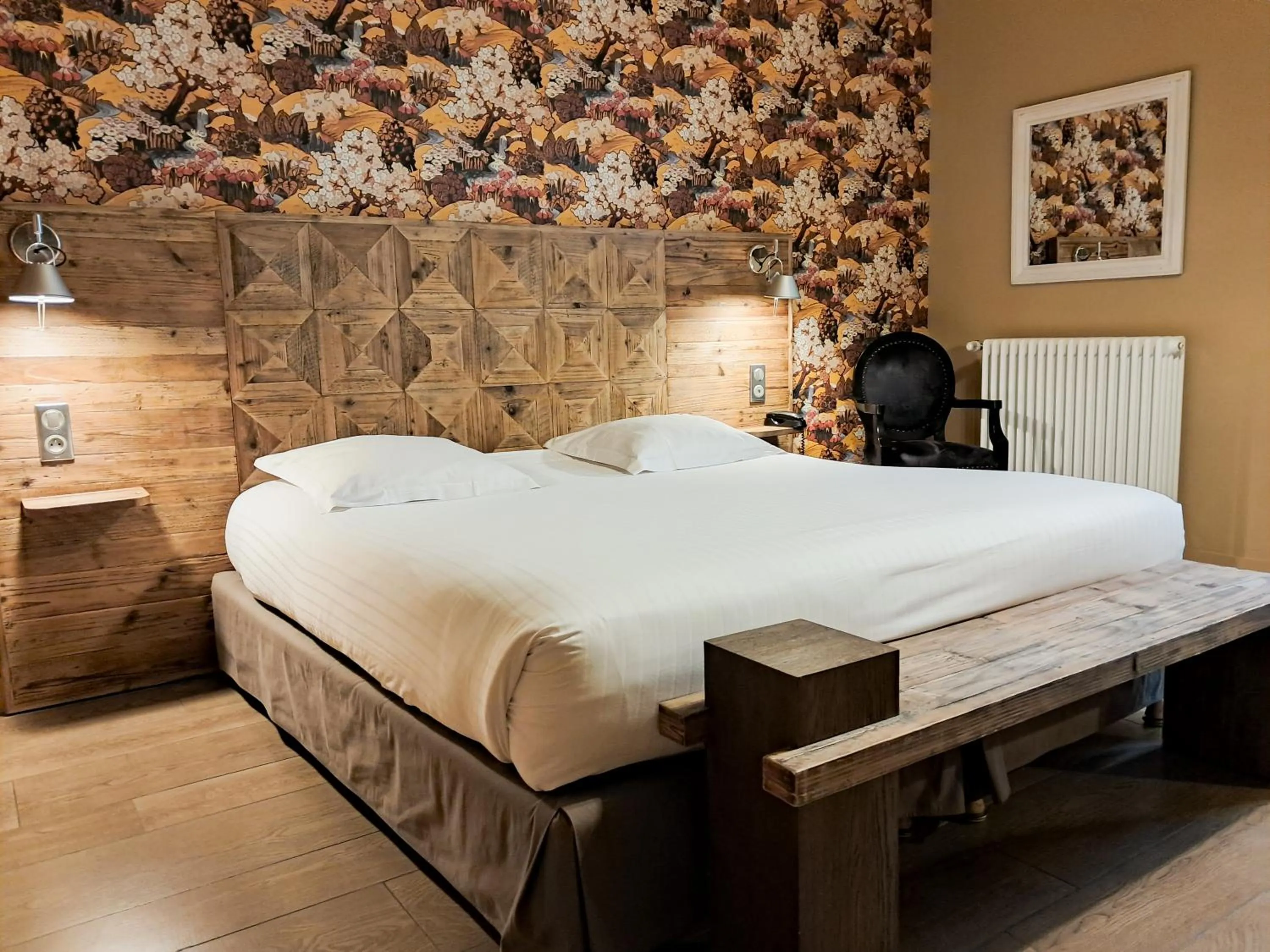 Bedroom, Bed in Hôtel de Paris