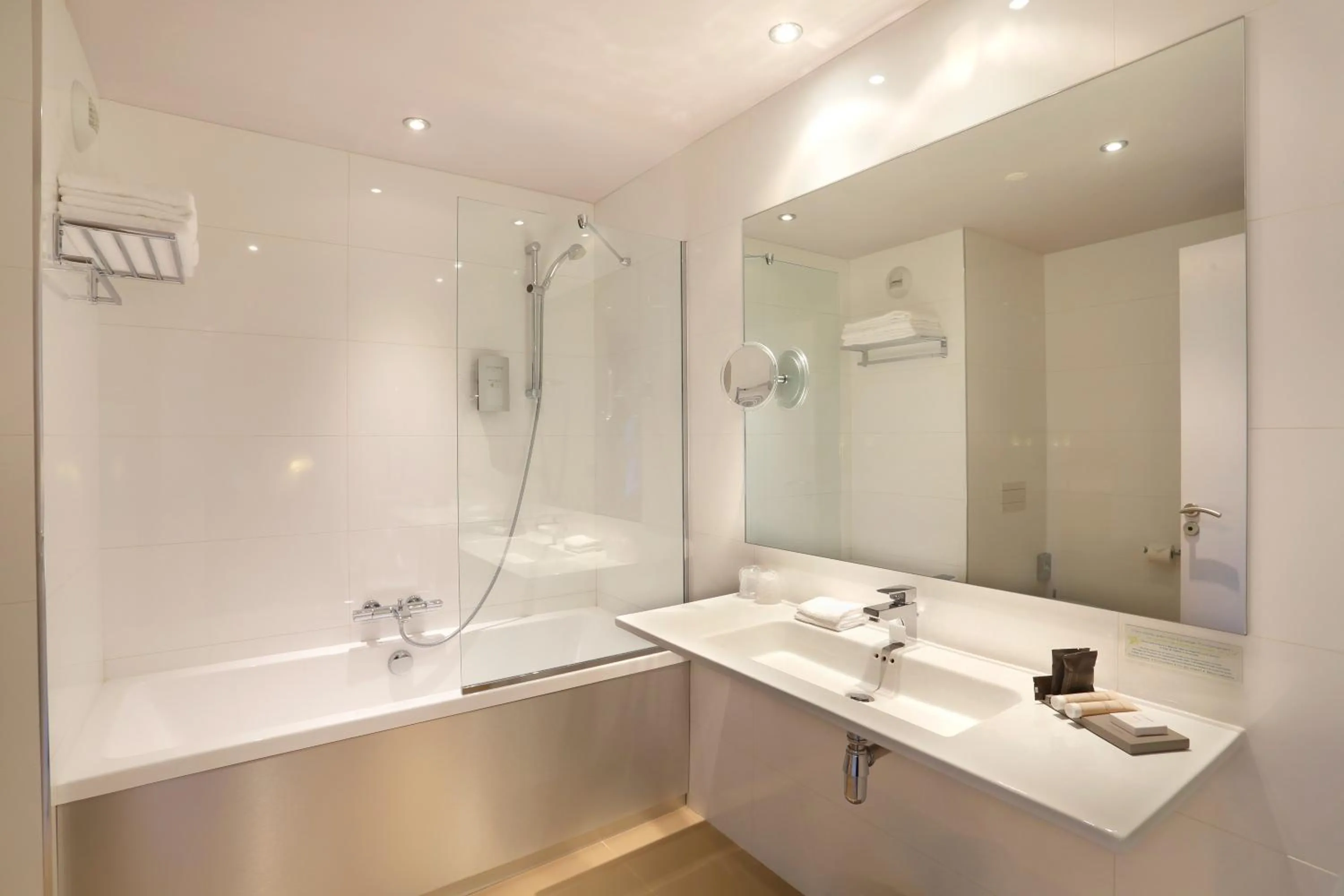 Bathroom in Hôtel de Paris