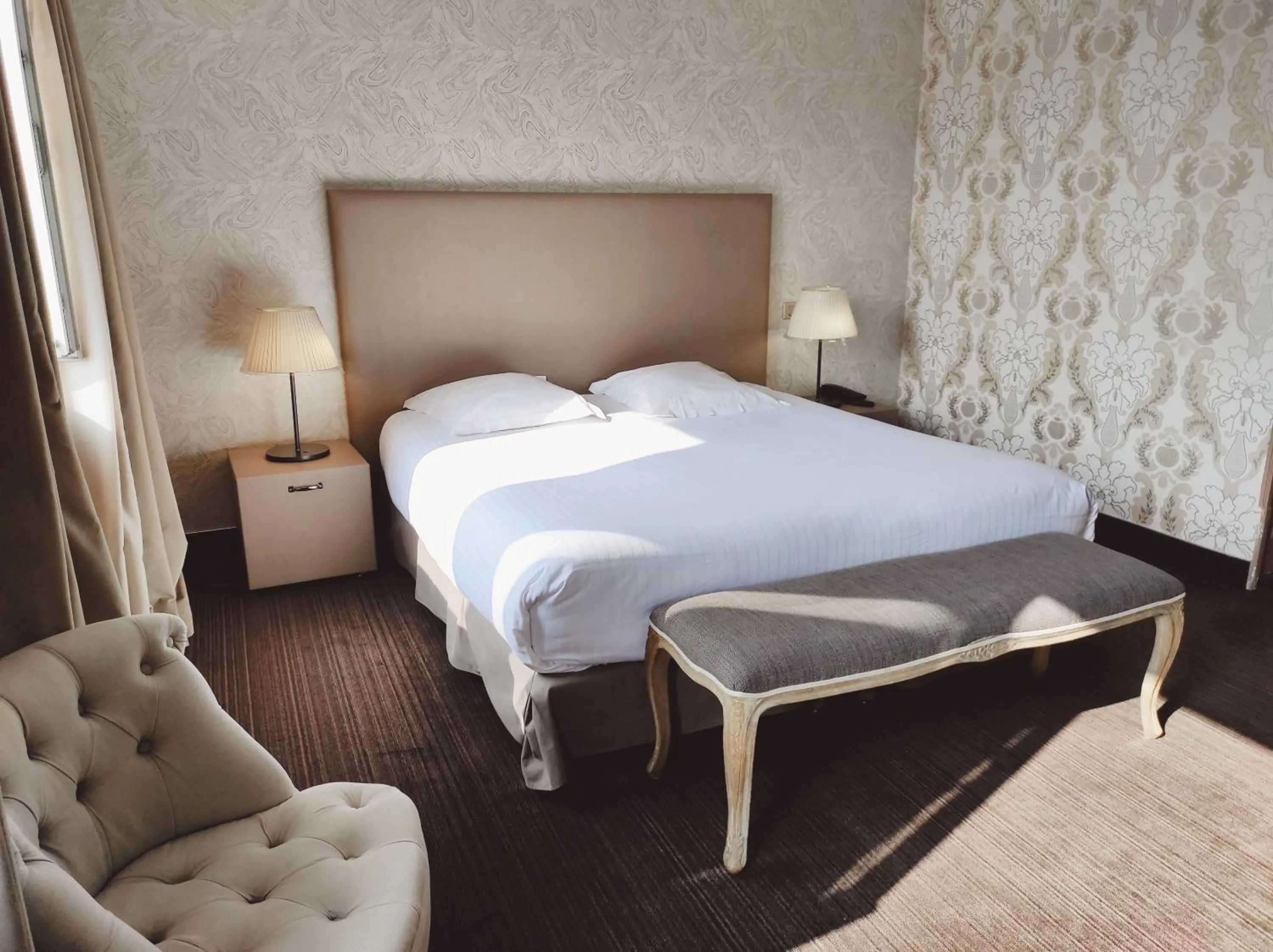 Bedroom, Bed in Hôtel de Paris