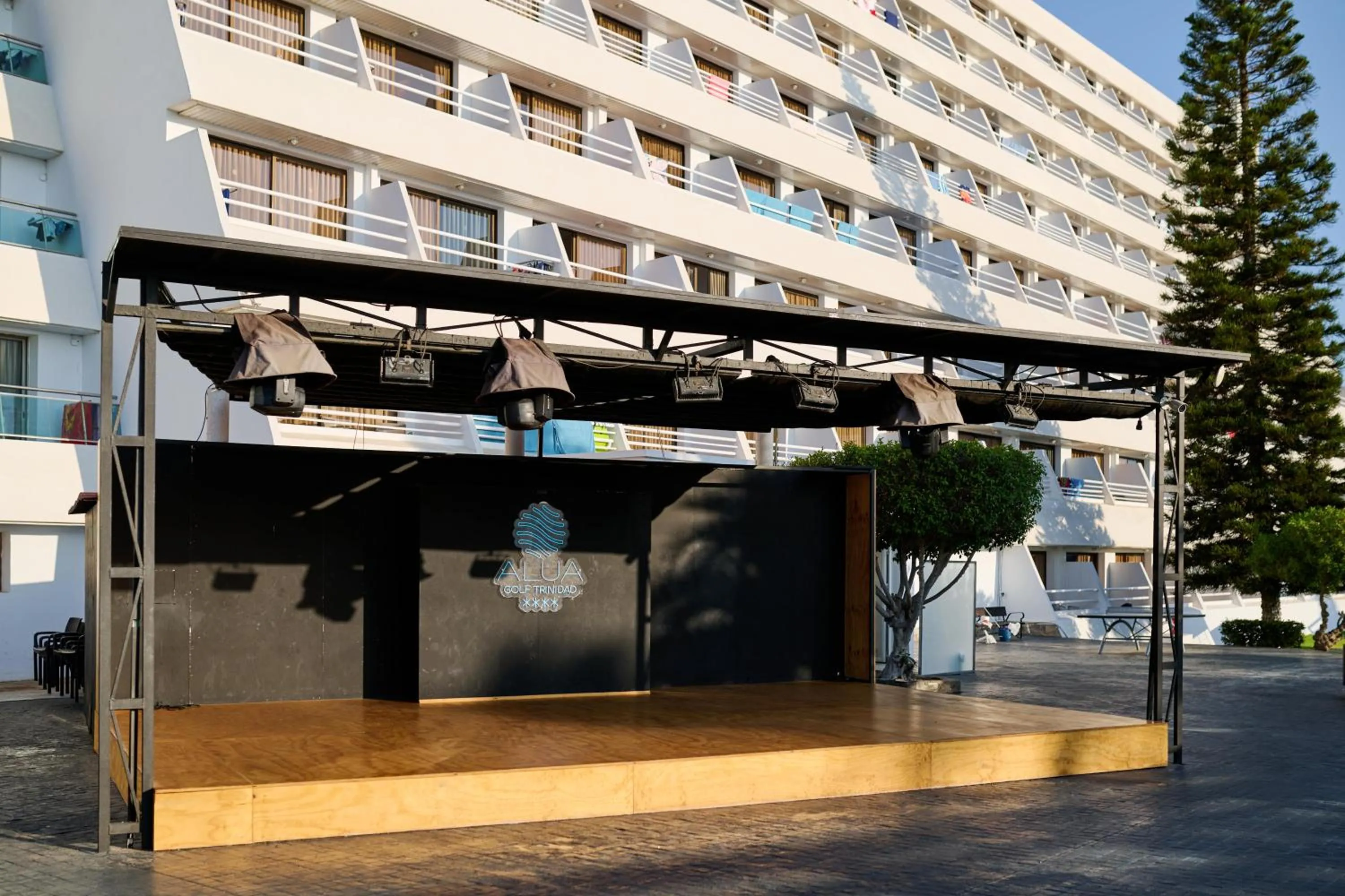 Entertainment in Alua Golf Trinidad