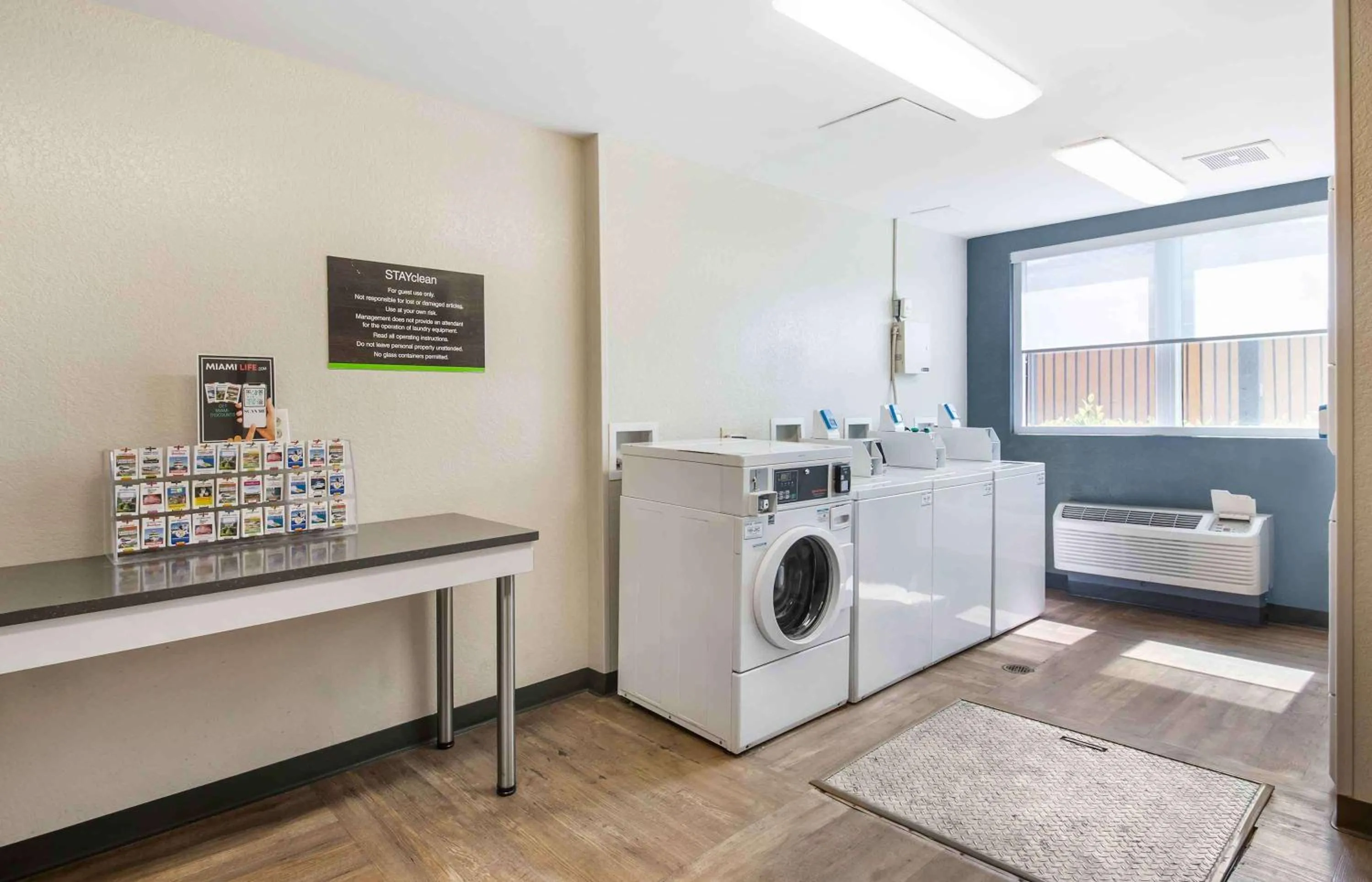 Property building in Extended Stay America Premier Suites - Miami - Airport - Doral - 25th Street