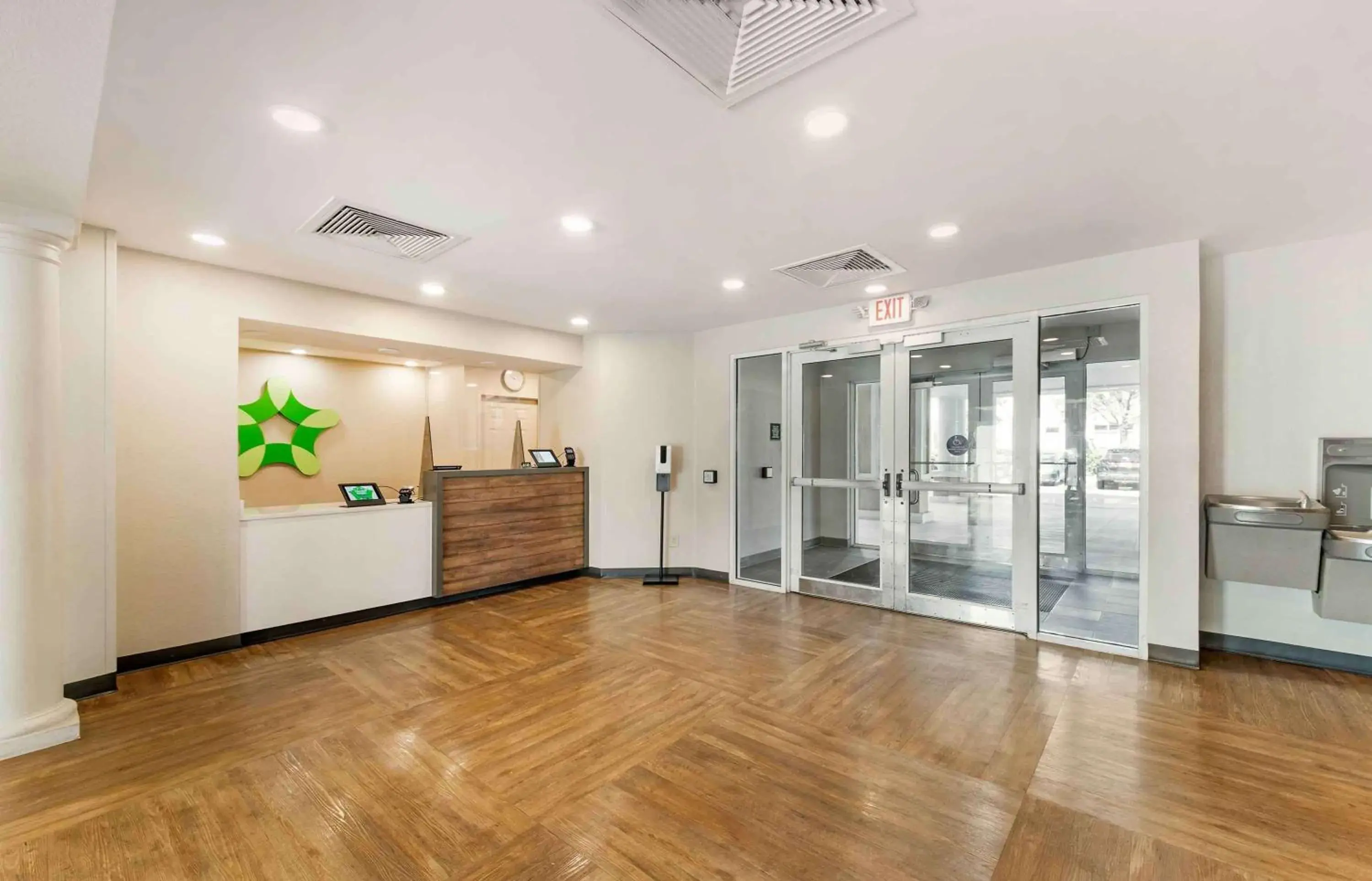 Lobby or reception in Extended Stay America Premier Suites - Miami - Airport - Doral - 25th Street Lobby or reception in Extended Stay America Premier Suites - Miami - Airport - Doral - 25th Street