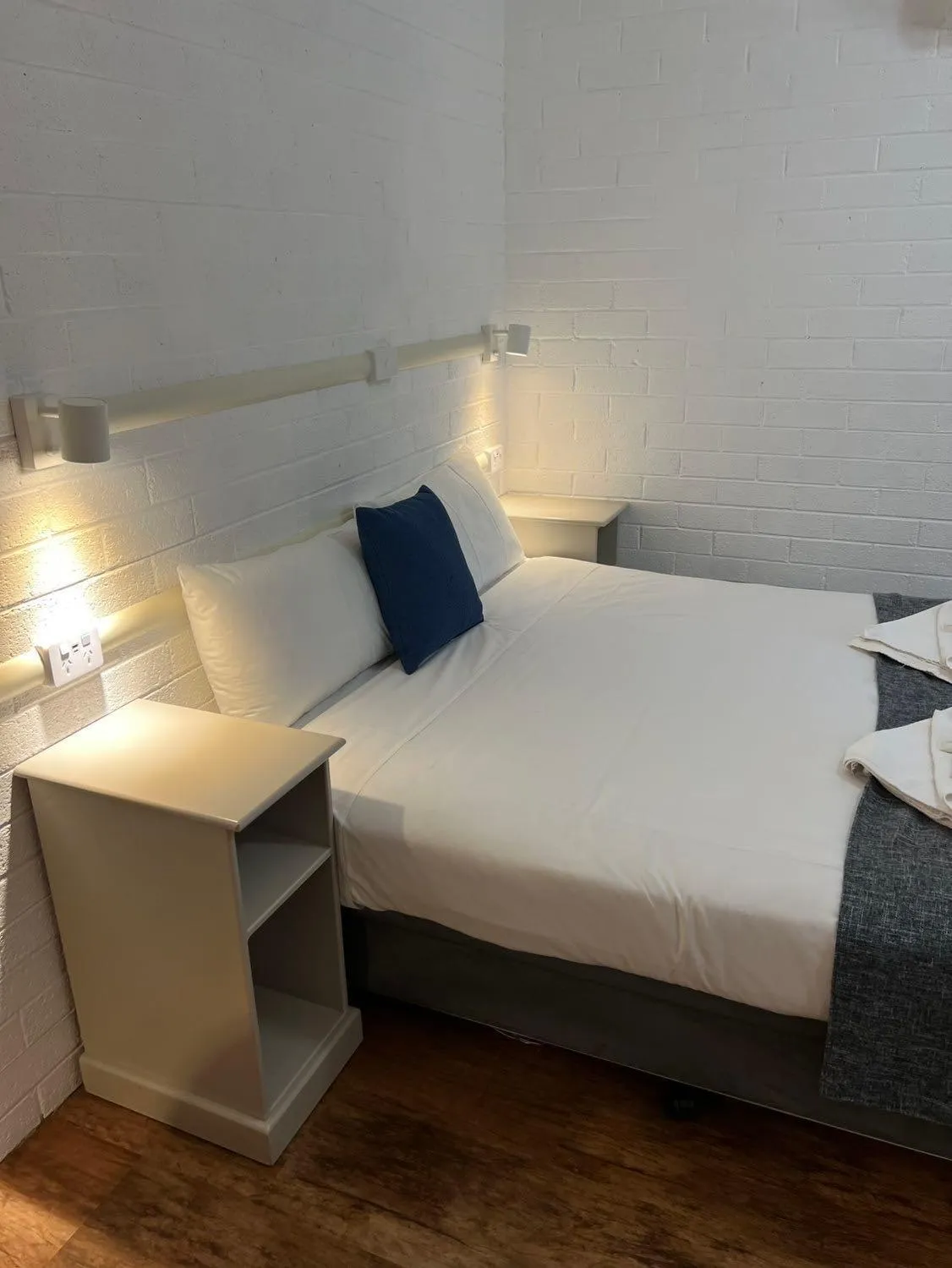 Bed in Bridge Motel Wellington