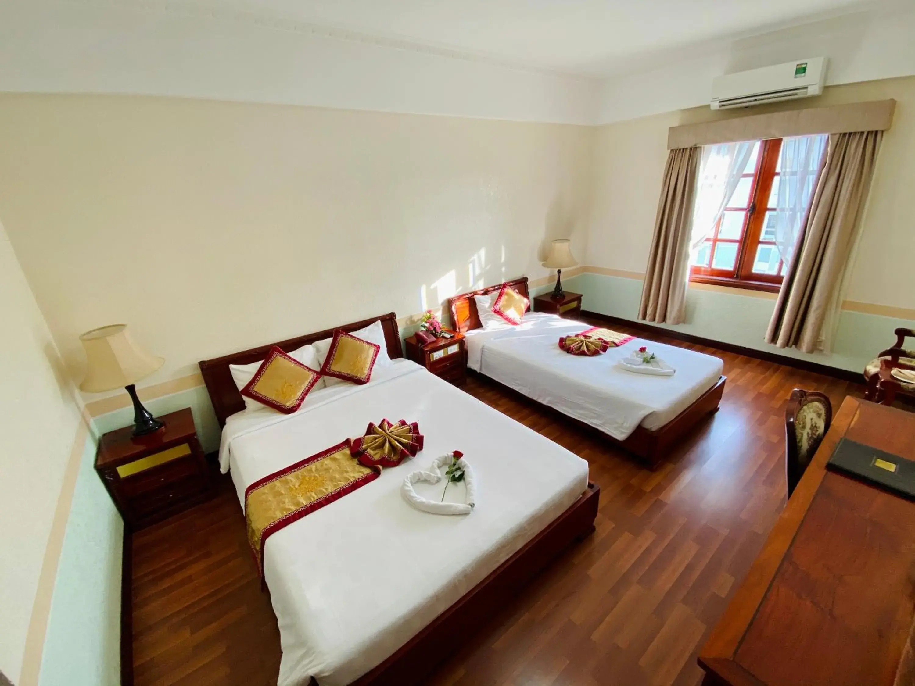 Deluxe Twin Room in NINH KIEU 2 HOTEL Deluxe Twin Room in NINH KIEU 2 HOTEL