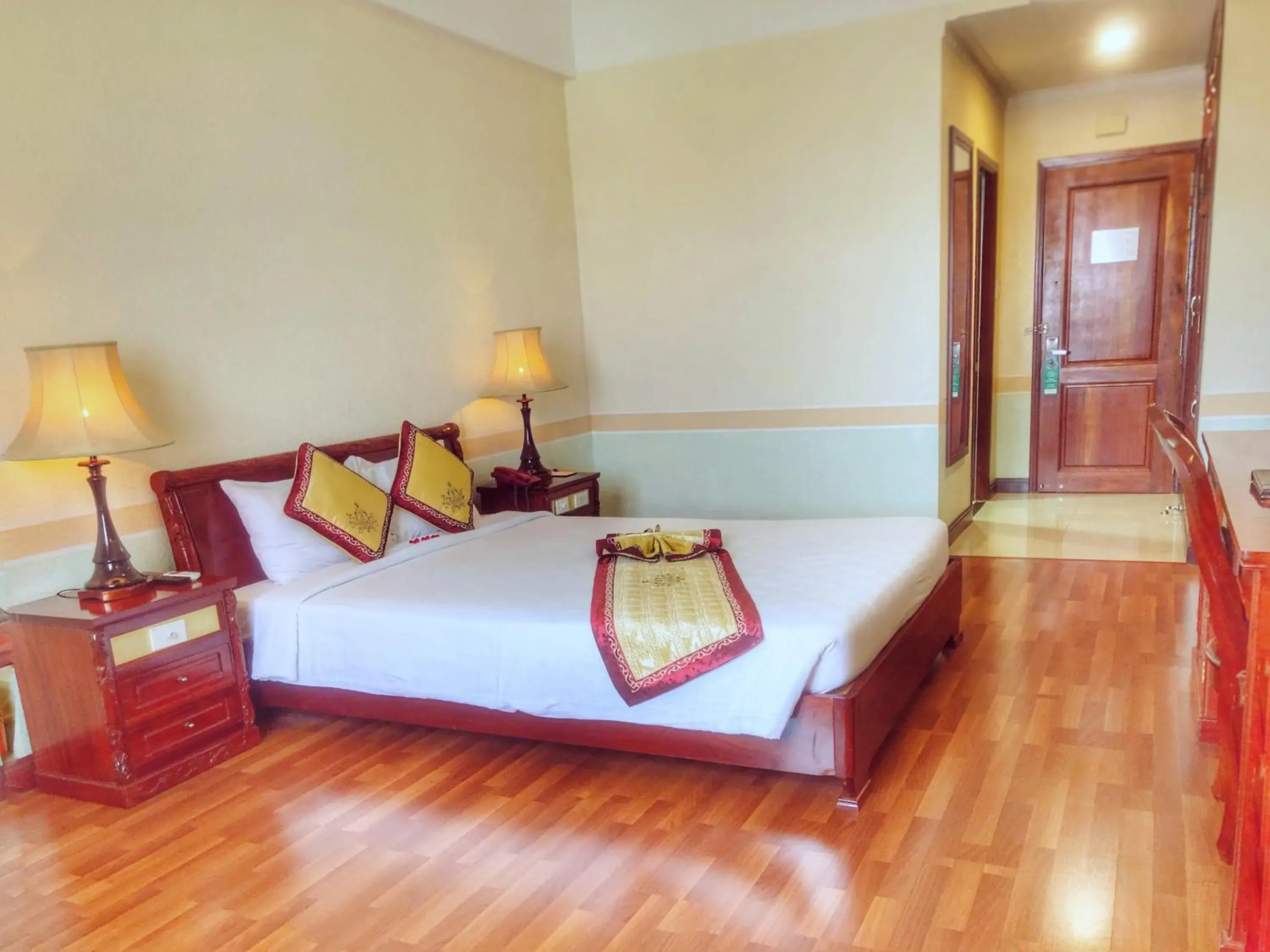 Deluxe Double Room (2 Adults + 1 Child) in NINH KIEU 2 HOTEL Deluxe Double Room (2 Adults + 1 Child) in NINH KIEU 2 HOTEL