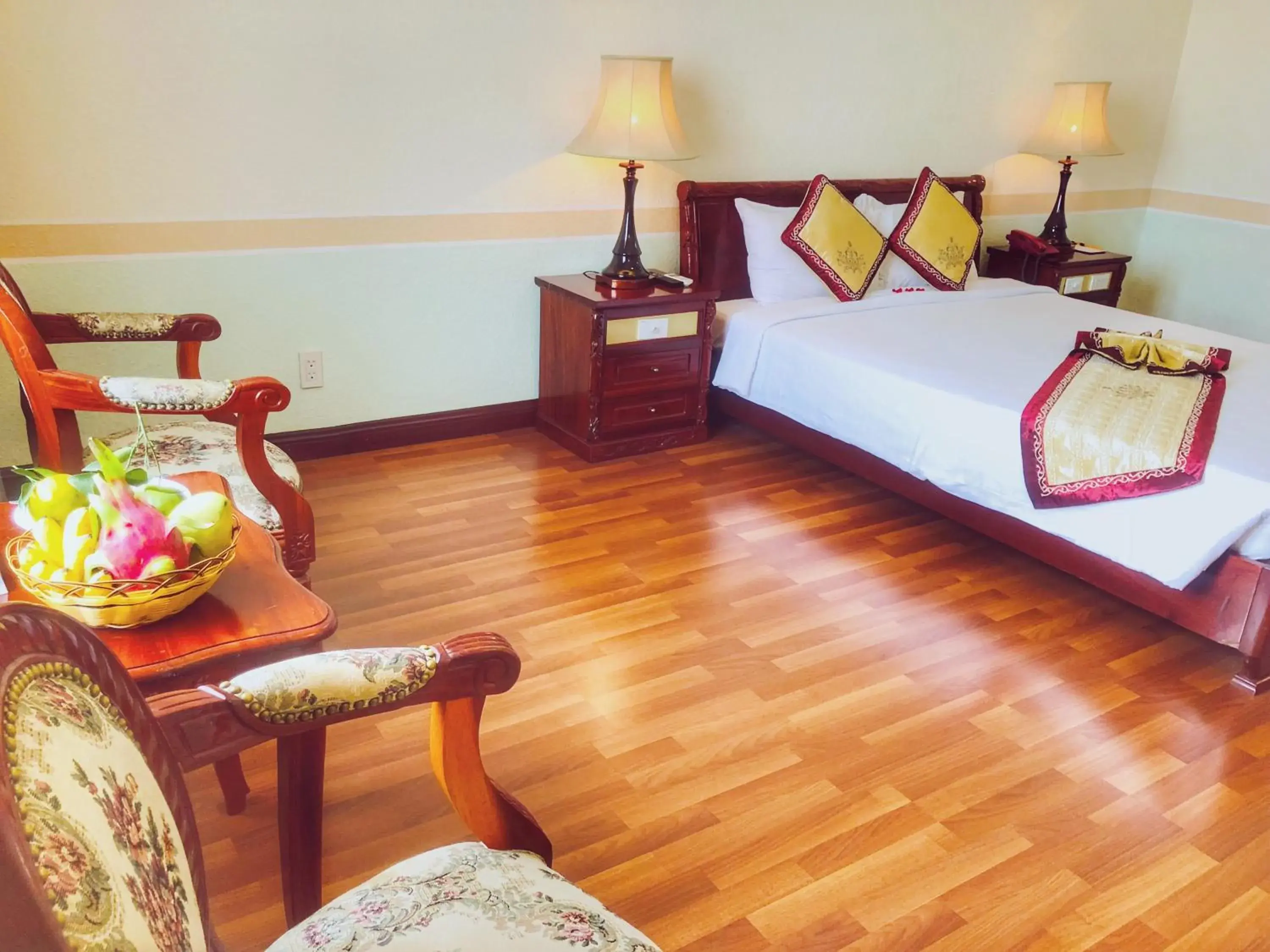 Large Double Room in NINH KIEU 2 HOTEL Large Double Room in NINH KIEU 2 HOTEL