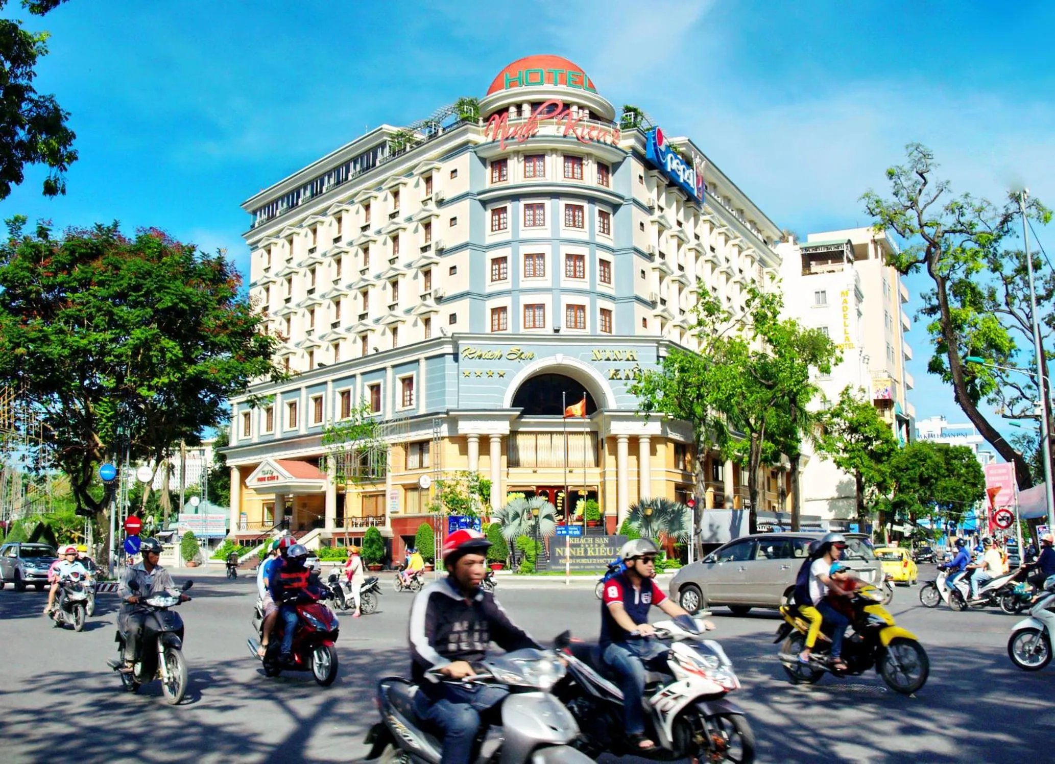 Property building in NINH KIEU 2 HOTEL