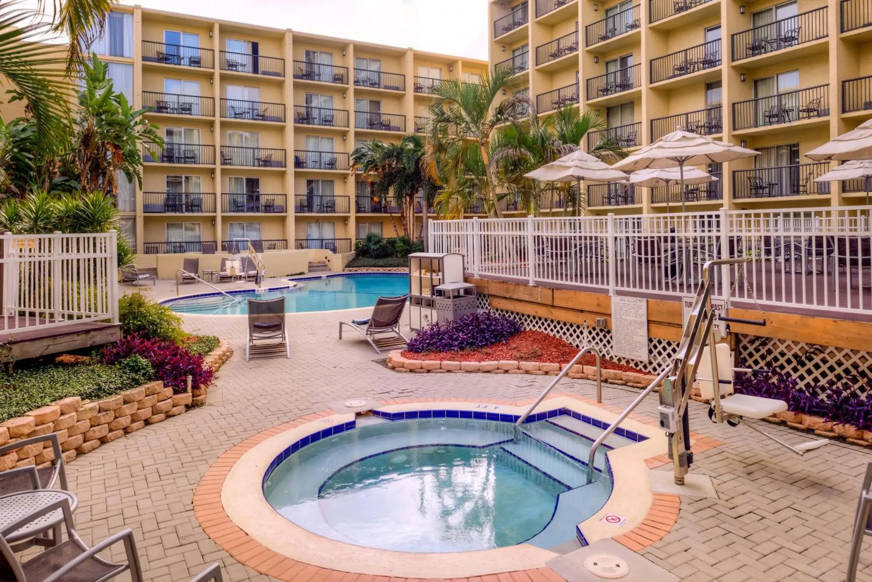 Swimming Pool in DoubleTree by Hilton Hotel Tampa Airport-Westshore
