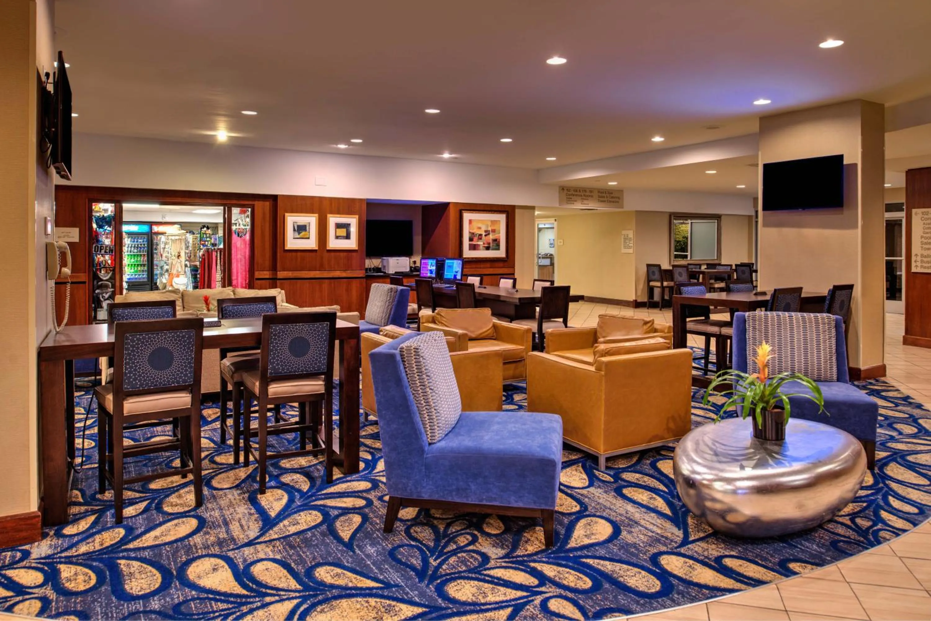 Communal lounge/ TV room in DoubleTree by Hilton Hotel Tampa Airport-Westshore