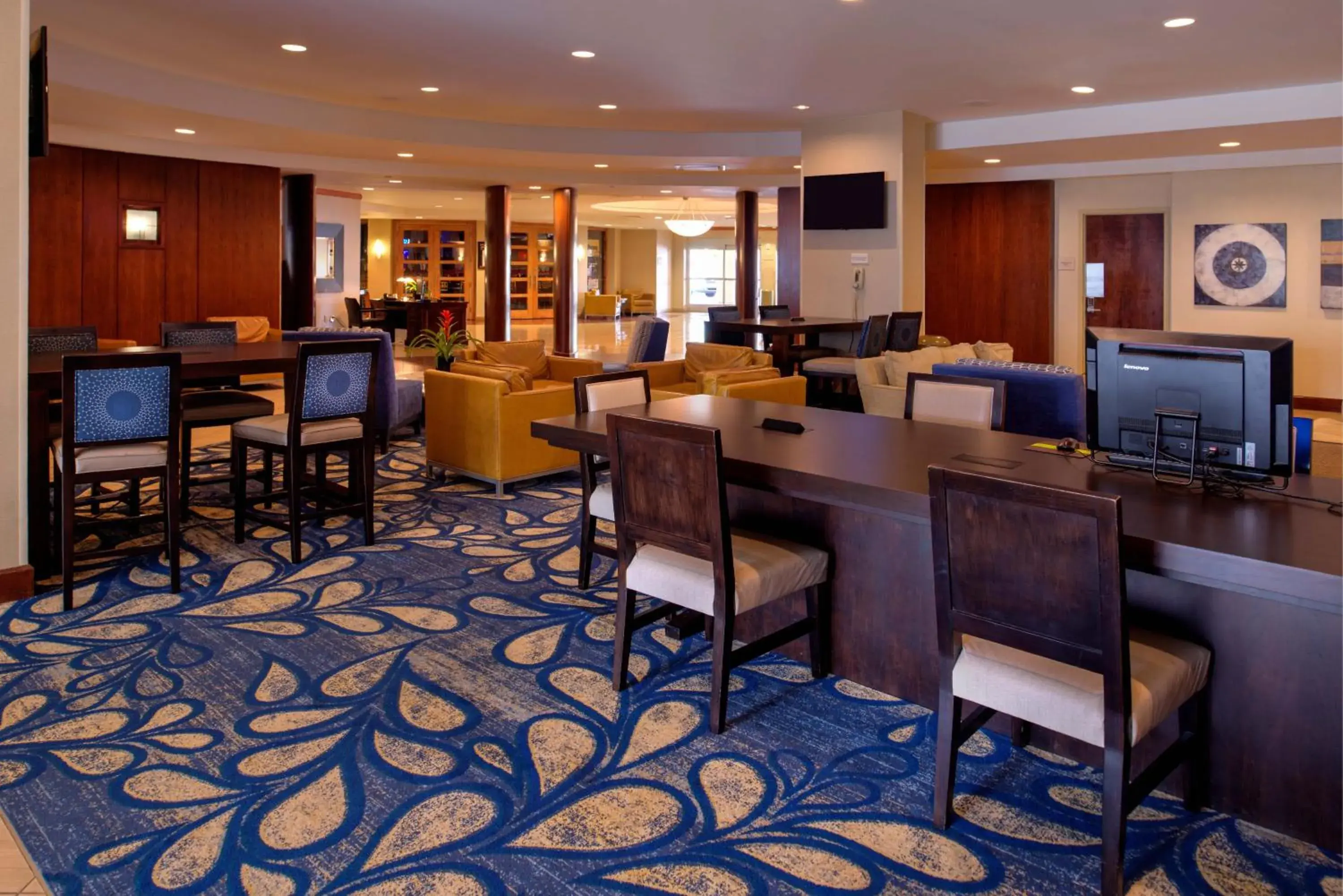 Lobby or reception, Restaurant/Places to Eat in DoubleTree by Hilton Hotel Tampa Airport-Westshore