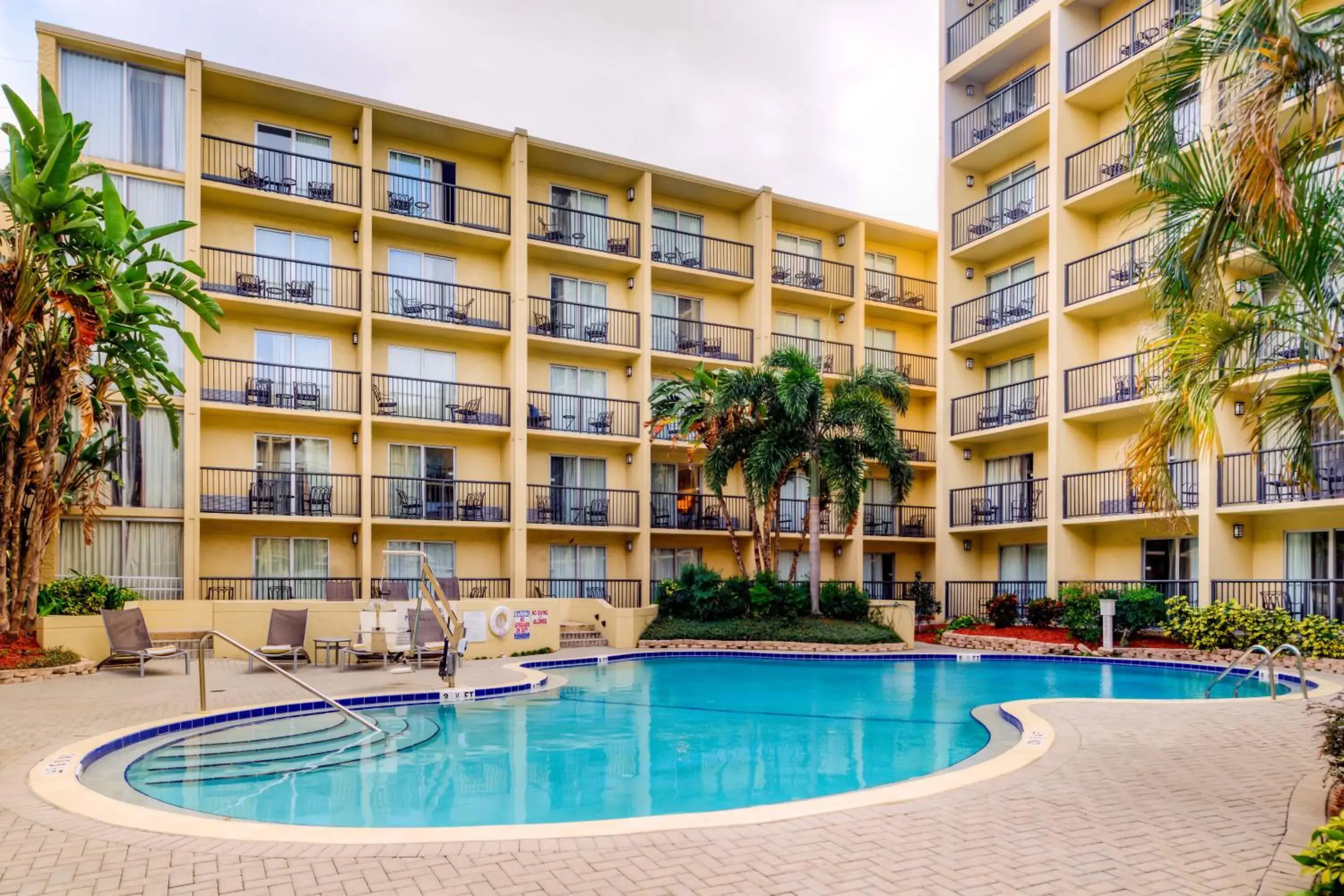 Swimming Pool in DoubleTree by Hilton Hotel Tampa Airport-Westshore