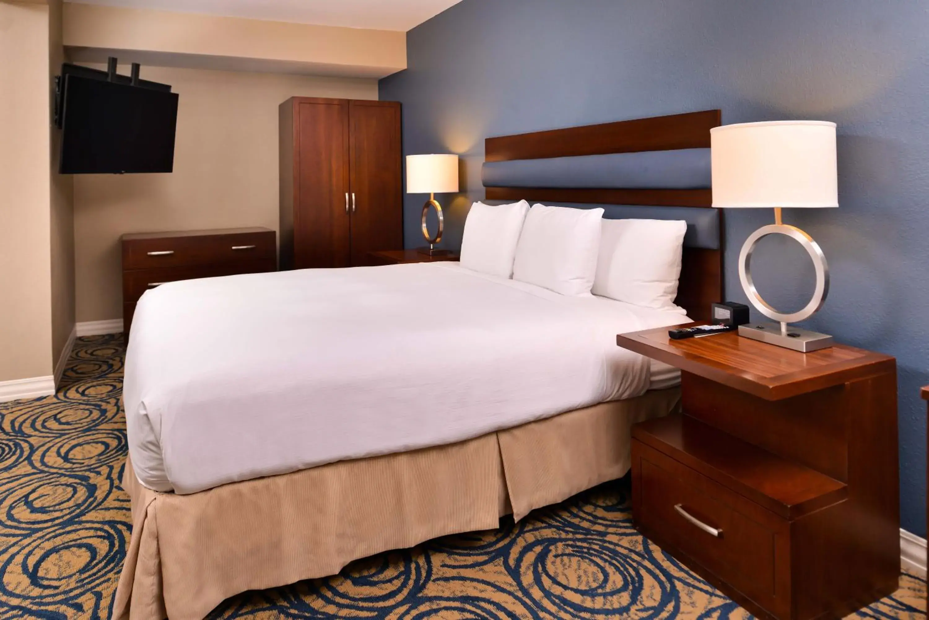 Bedroom, Bed in DoubleTree by Hilton Hotel Tampa Airport-Westshore