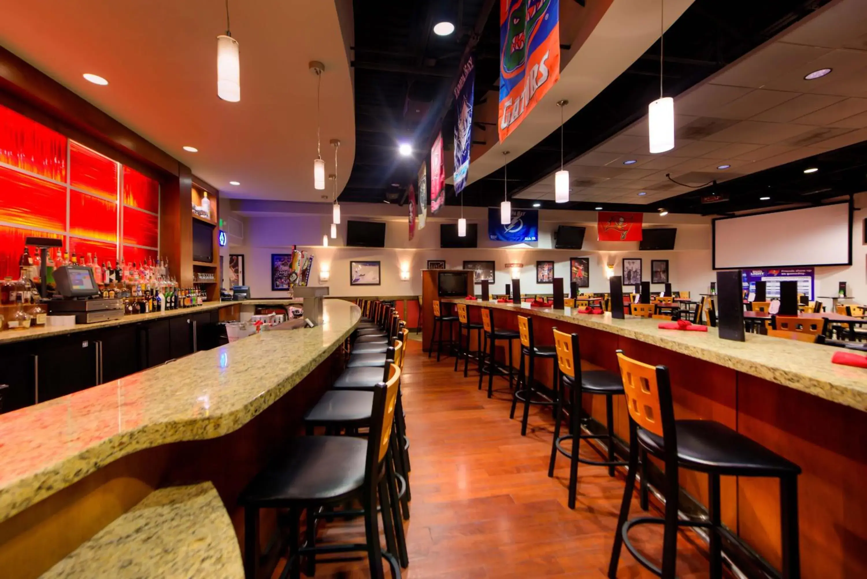 Lounge or bar, Restaurant/Places to Eat in DoubleTree by Hilton Hotel Tampa Airport-Westshore