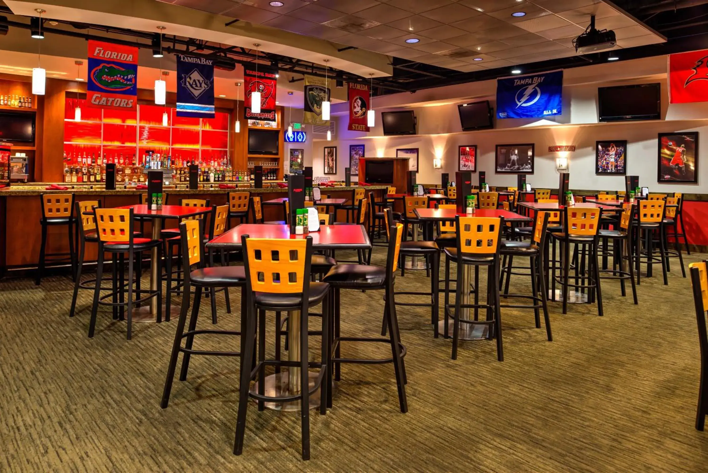 Lounge or bar, Restaurant/Places to Eat in DoubleTree by Hilton Hotel Tampa Airport-Westshore
