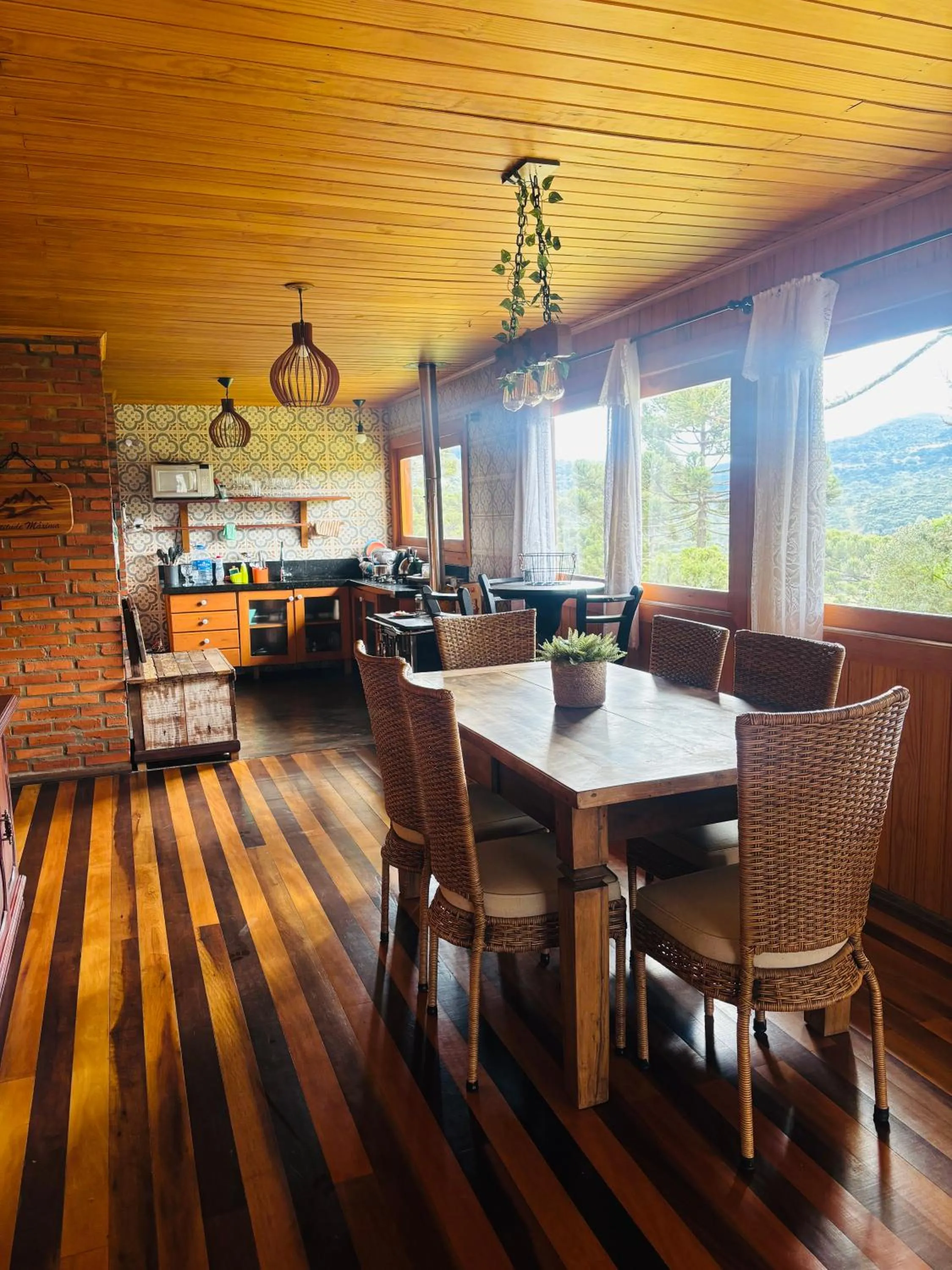 Communal kitchen in Casa da Montanha