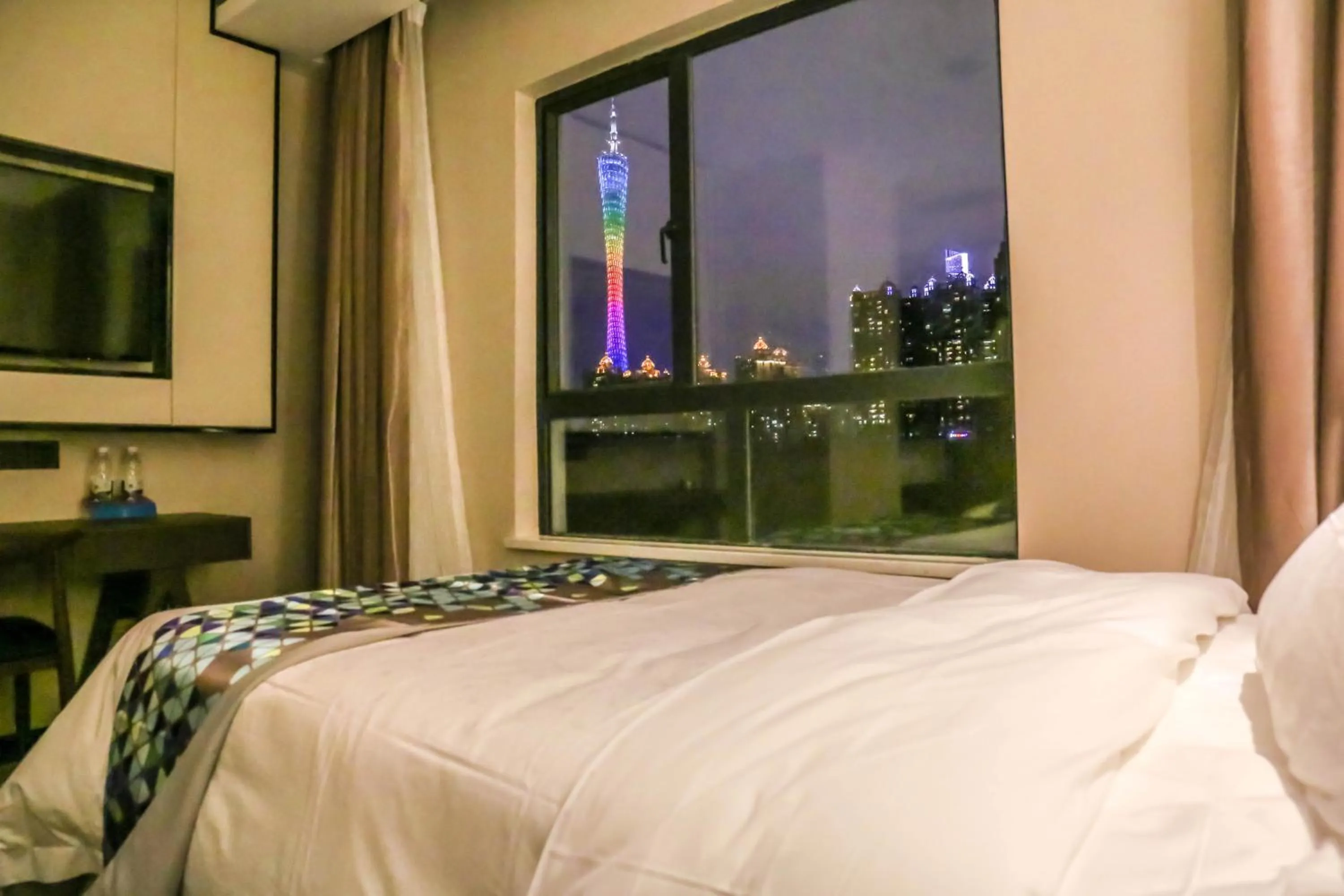 Bed in Chao Man Hotel(Guangzhou Pazhou Exhibition Center Chigang Subway Station)