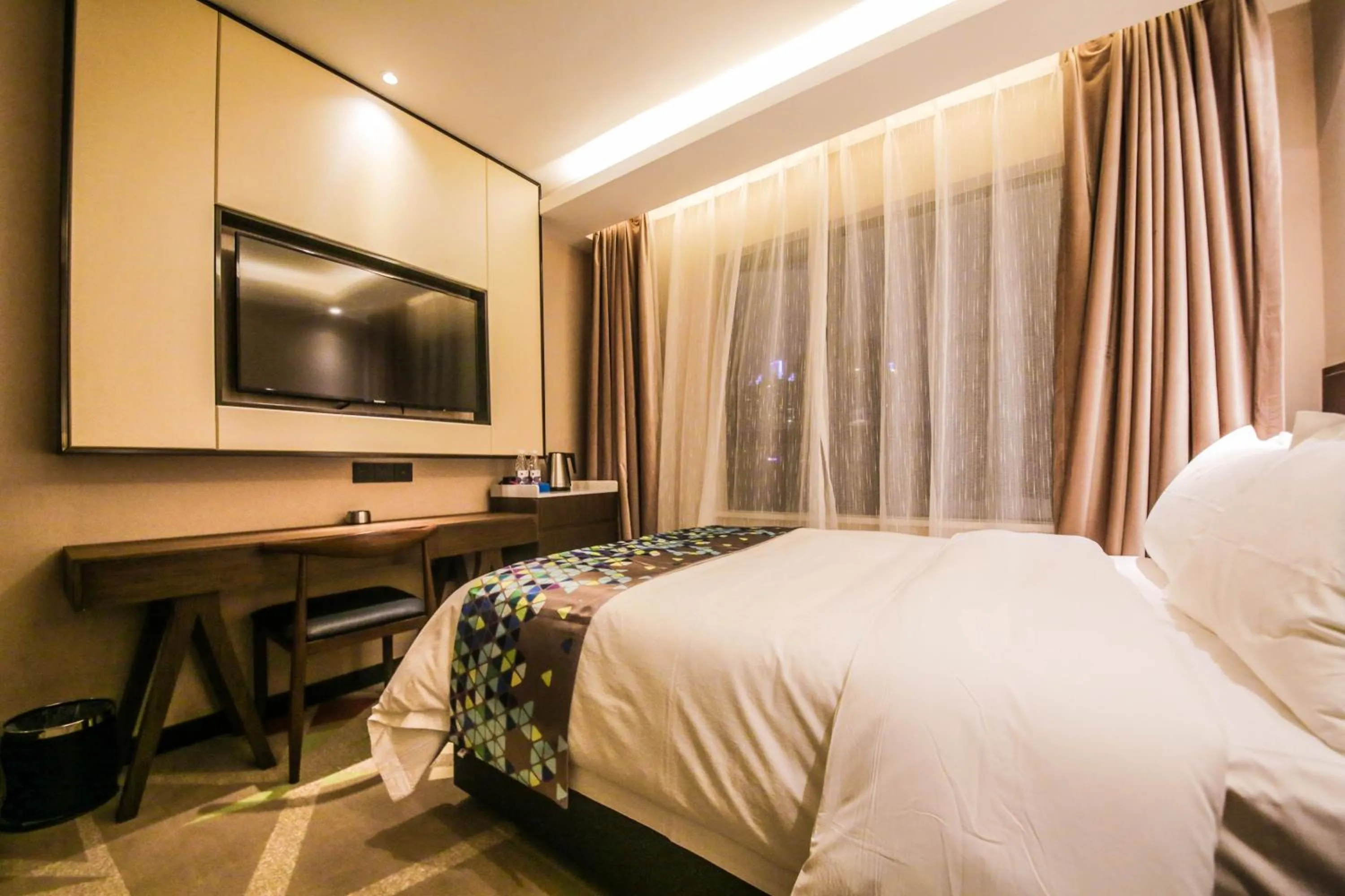 Bed in Chao Man Hotel(Guangzhou Pazhou Exhibition Center Chigang Subway Station)