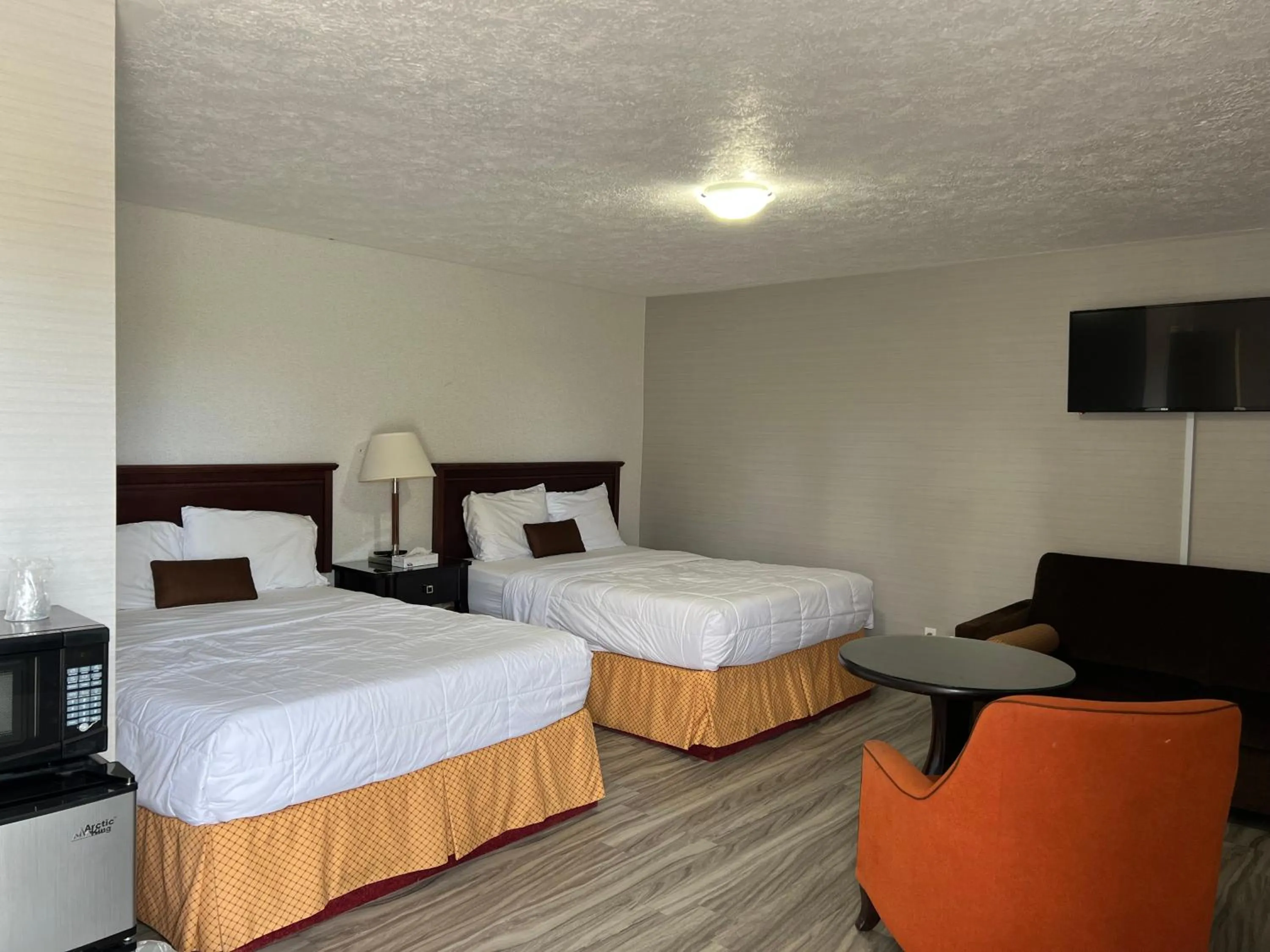 Bed in Wiarton Willys Inn