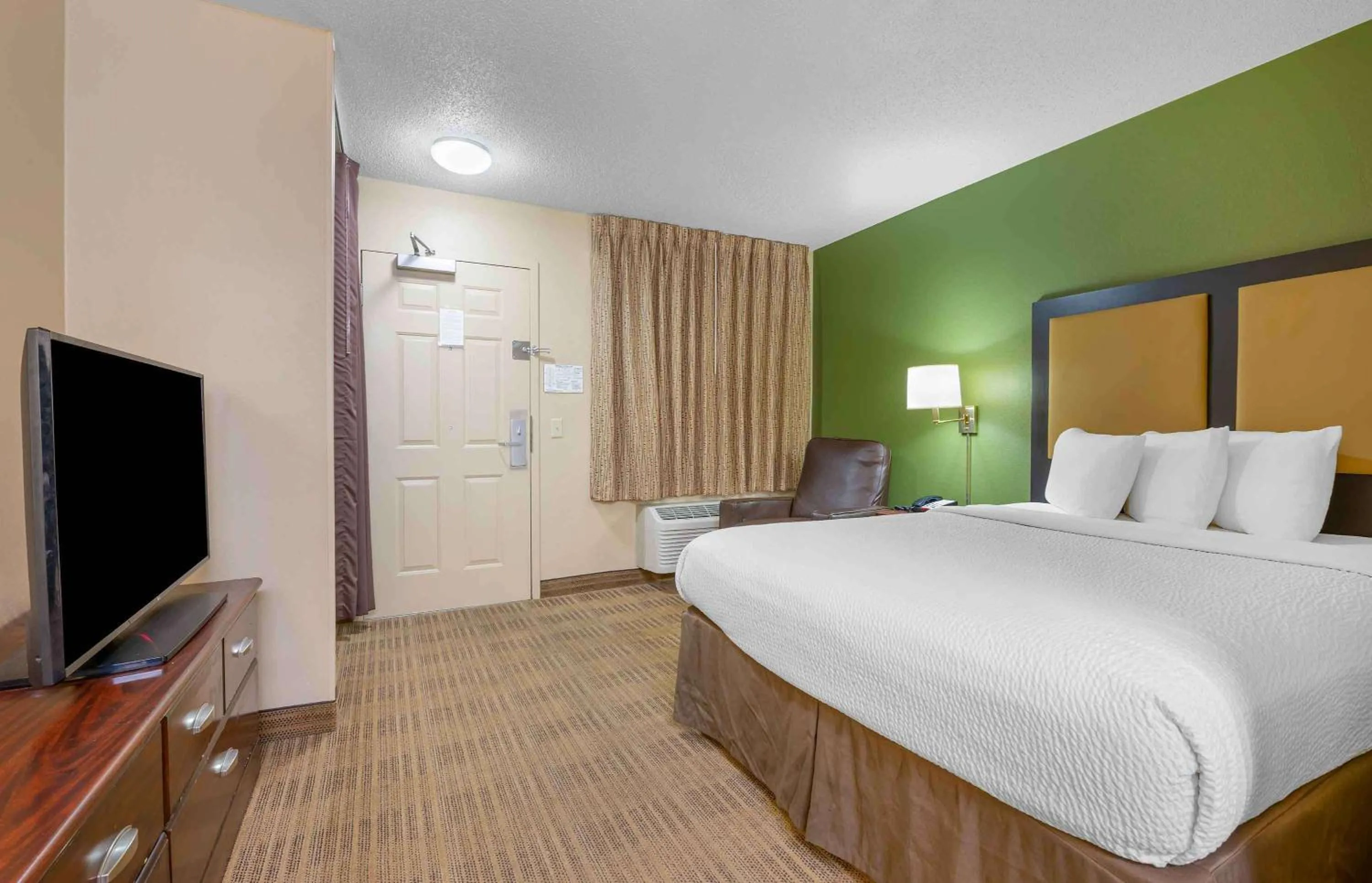 Bedroom, Bed in Extended Stay America Suites - Fort Lauderdale - Tamarac