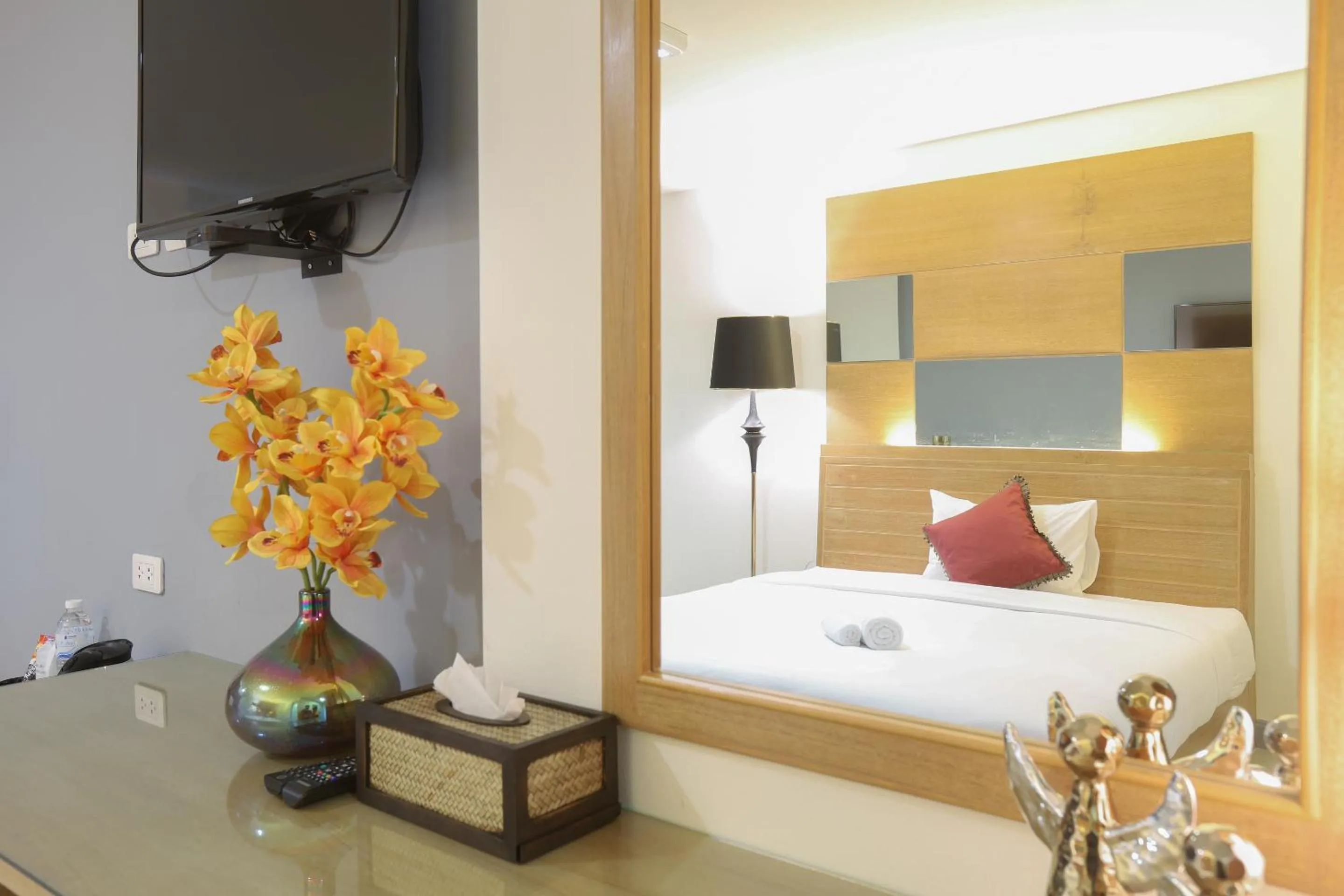 TV and multimedia, Bed in The Greenery central suite & hotel