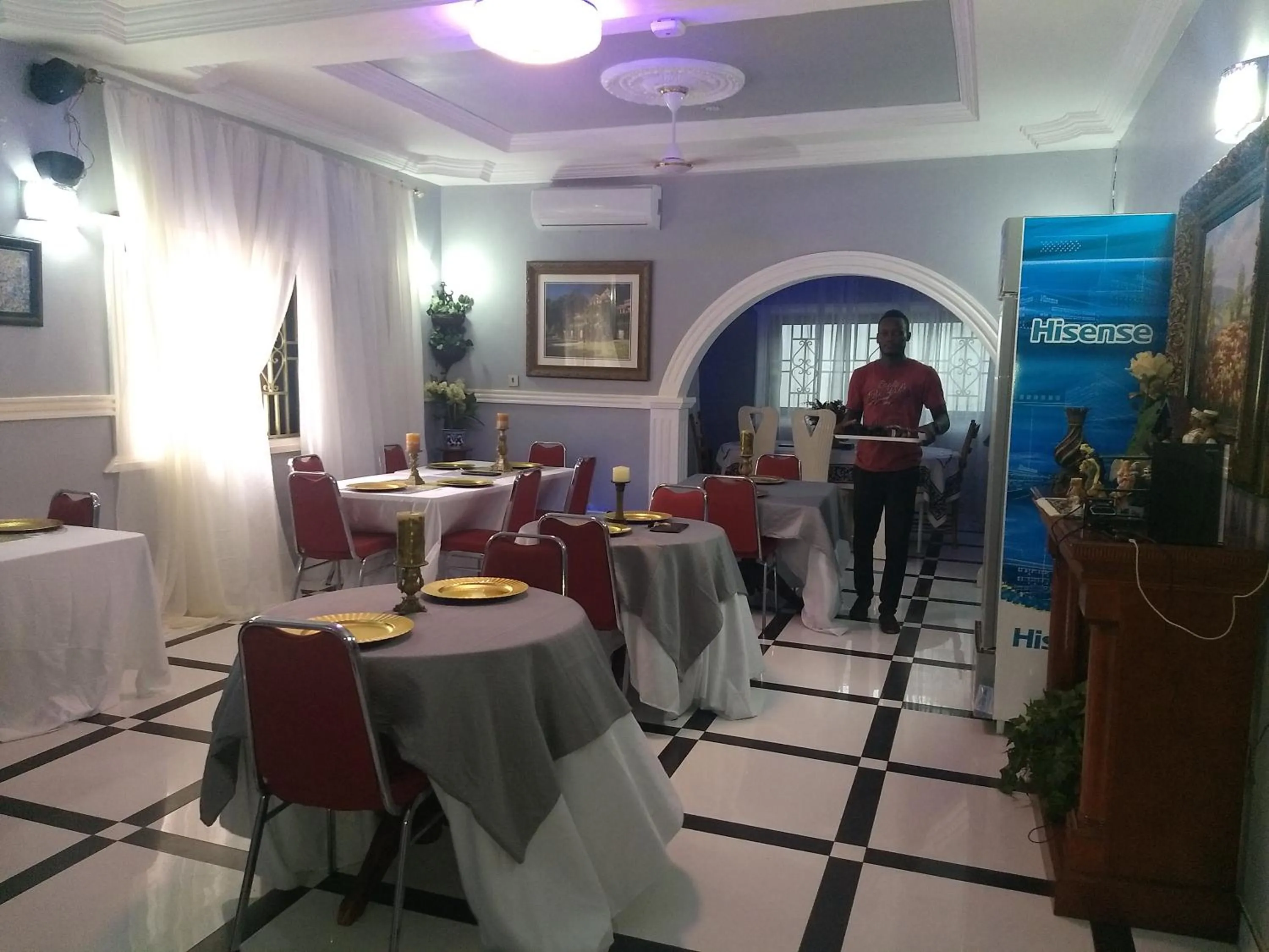 Restaurant/places to eat in The Winford Boutique Hotel Achimota