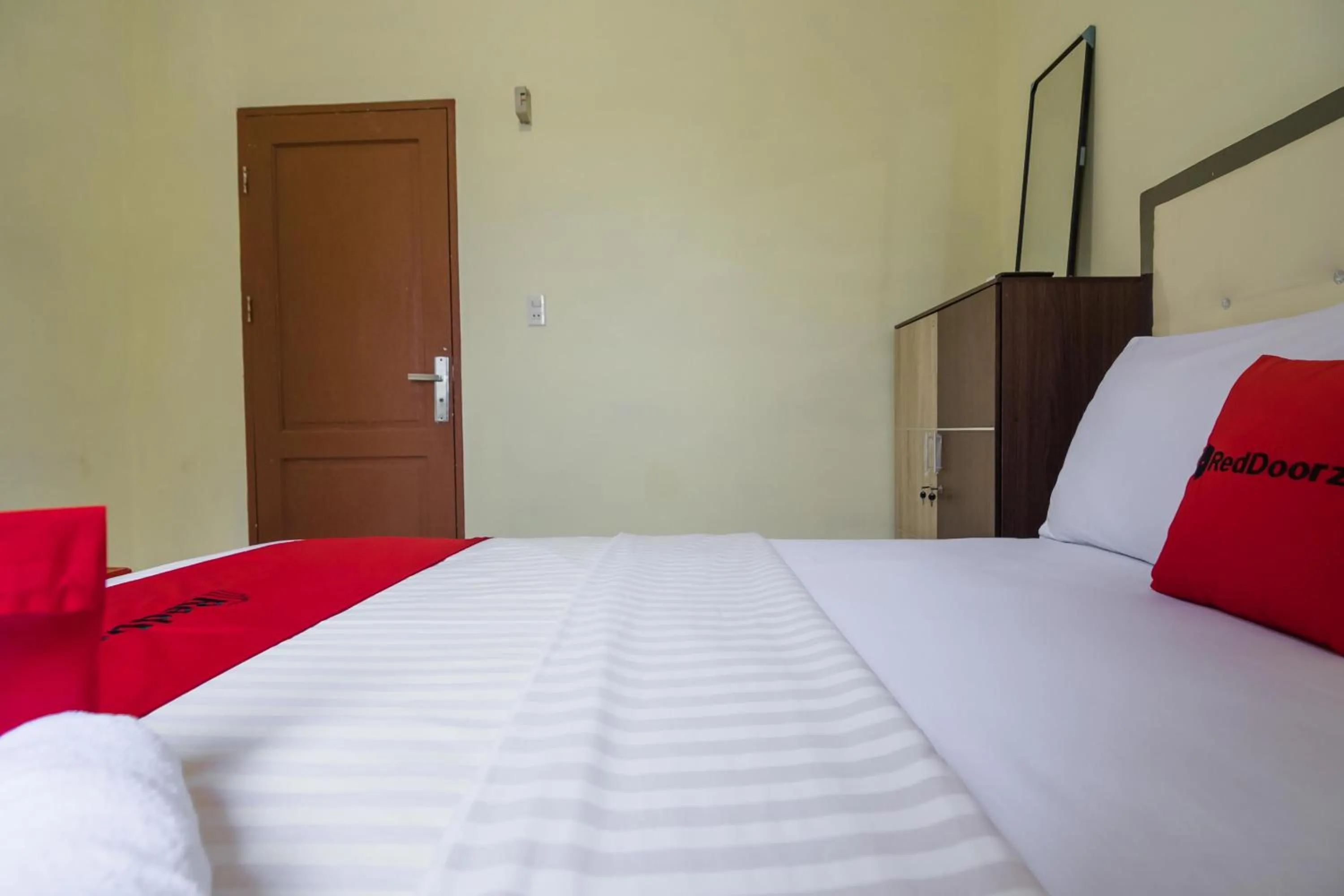 Bedroom, Bed in RedDoorz near Politeknik Negeri Medan