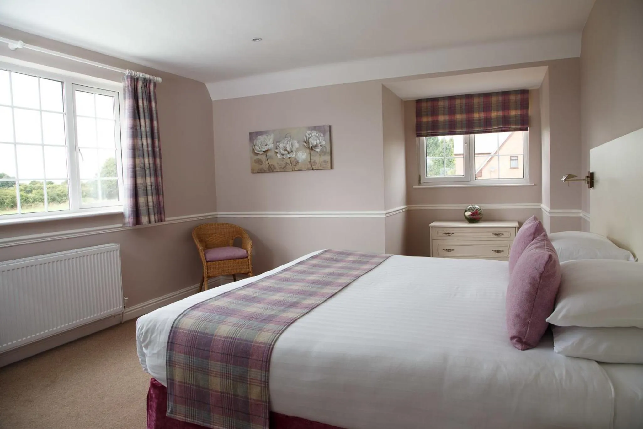 Photo of the whole room, Bed in Badgers Mount Hotel