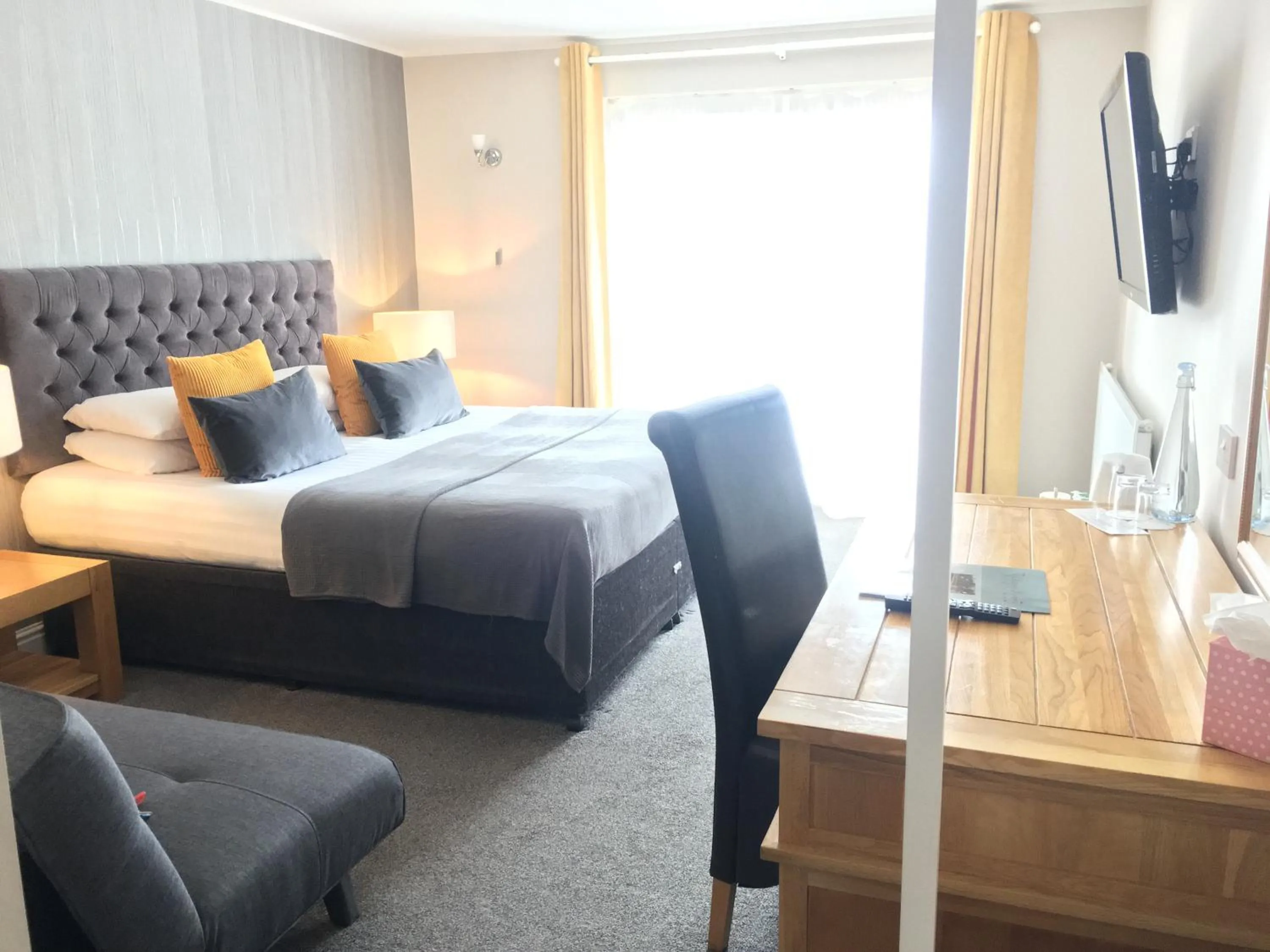 Bed in Badgers Mount Hotel